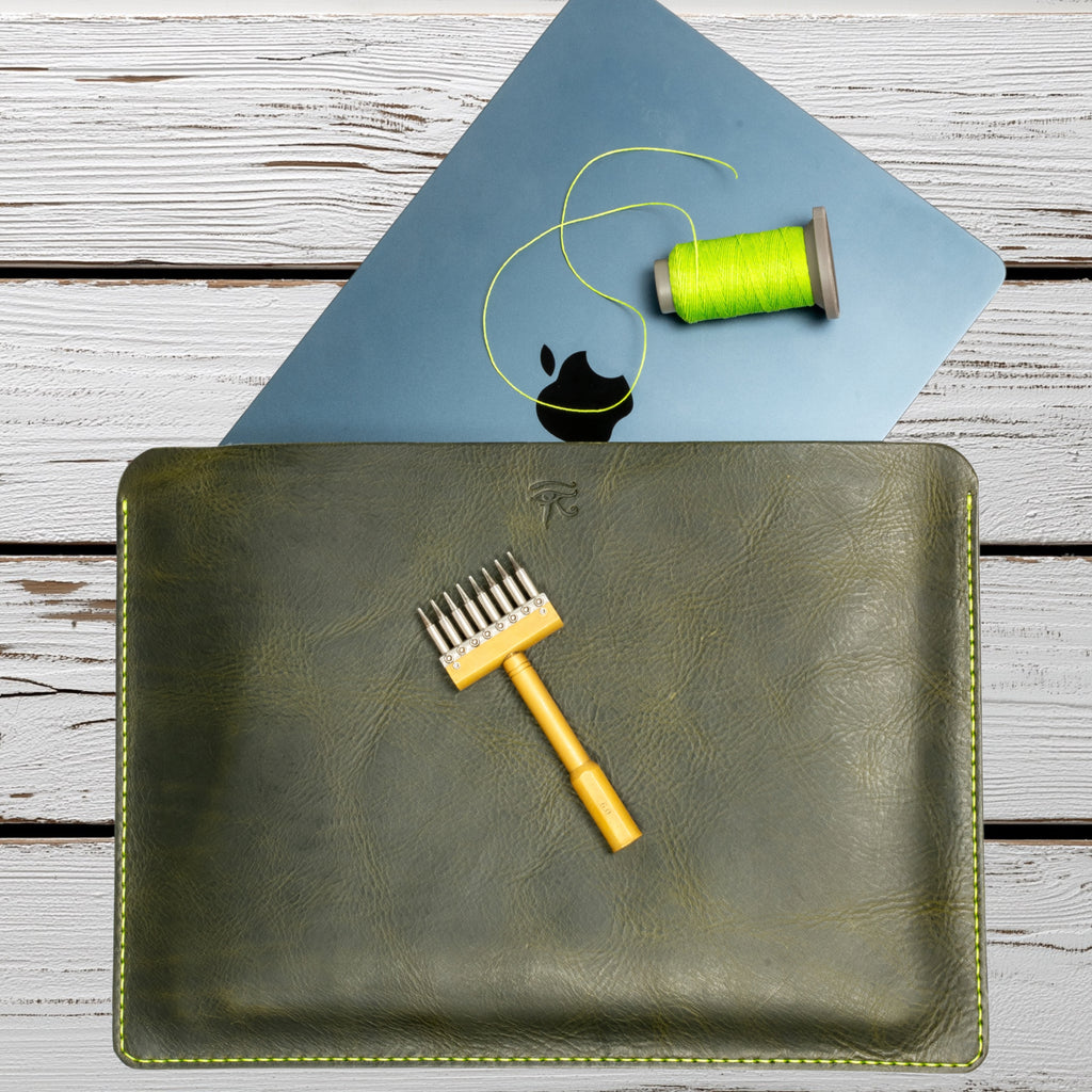 Handmade leather MacBook case | MacBook sleeve for Air Pro 13-16" | Vegetable-tanned iPad case | Made in Germany