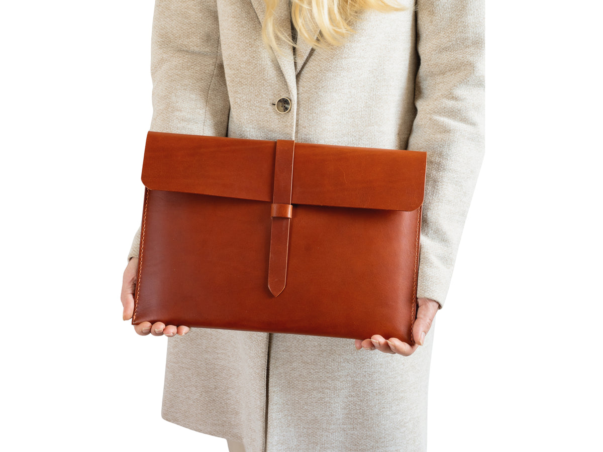 Handgefertigte MacBook Lederhülle | Buttero-Leder Conceria Walpier | Cognac | iPad & MacBook Sleeve 11–16 Zoll (Kopie) (Kopie) (Kopie) (Kopie) (Kopie) (Kopie)