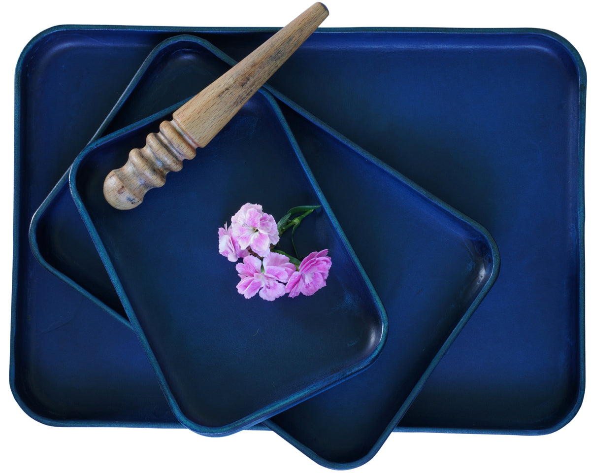 Plateau de rangement en cuir bleu marine | Vide-poches et porte-clés en cuir tanné végétal | Plateau de bureau en cuir fait main