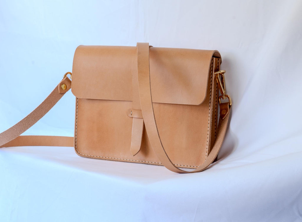 Handgenähte Leder-Laptoptasche aus italienischem Veg-Tan-Leder | Individuell anpassbar