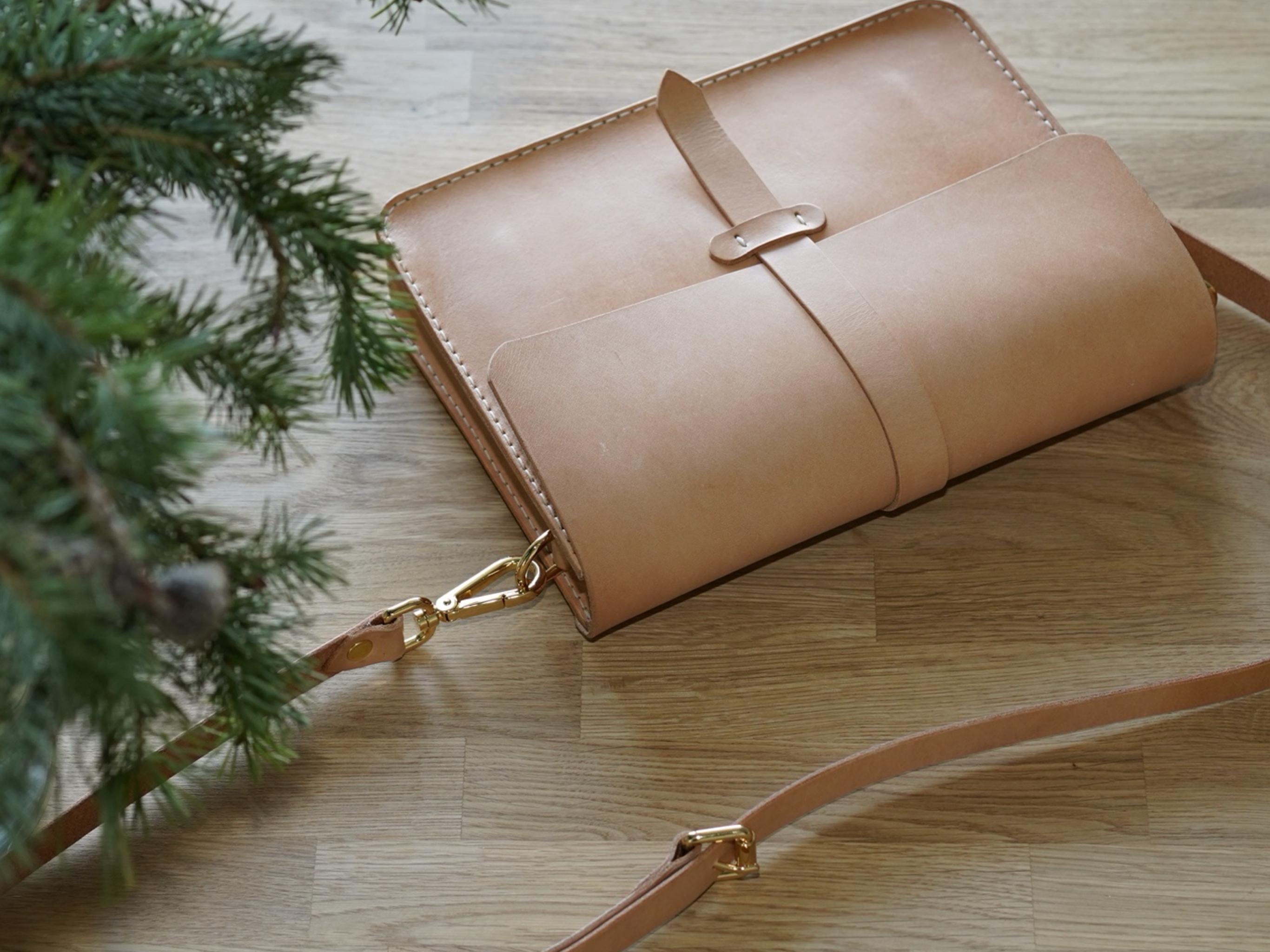 Handgenähte Leder-Laptoptasche aus italienischem Veg-Tan-Leder | Individuell anpassbar