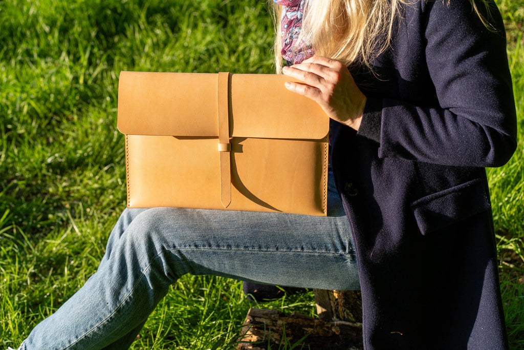 MacBook Lederhülle Notebook Hülle mit Klappe Laptop Sleeve MacBook Hülle iPad Hülle Laptop Hülle | 11, 13, 14, 15, 16 ,17 Zoll" Natural
