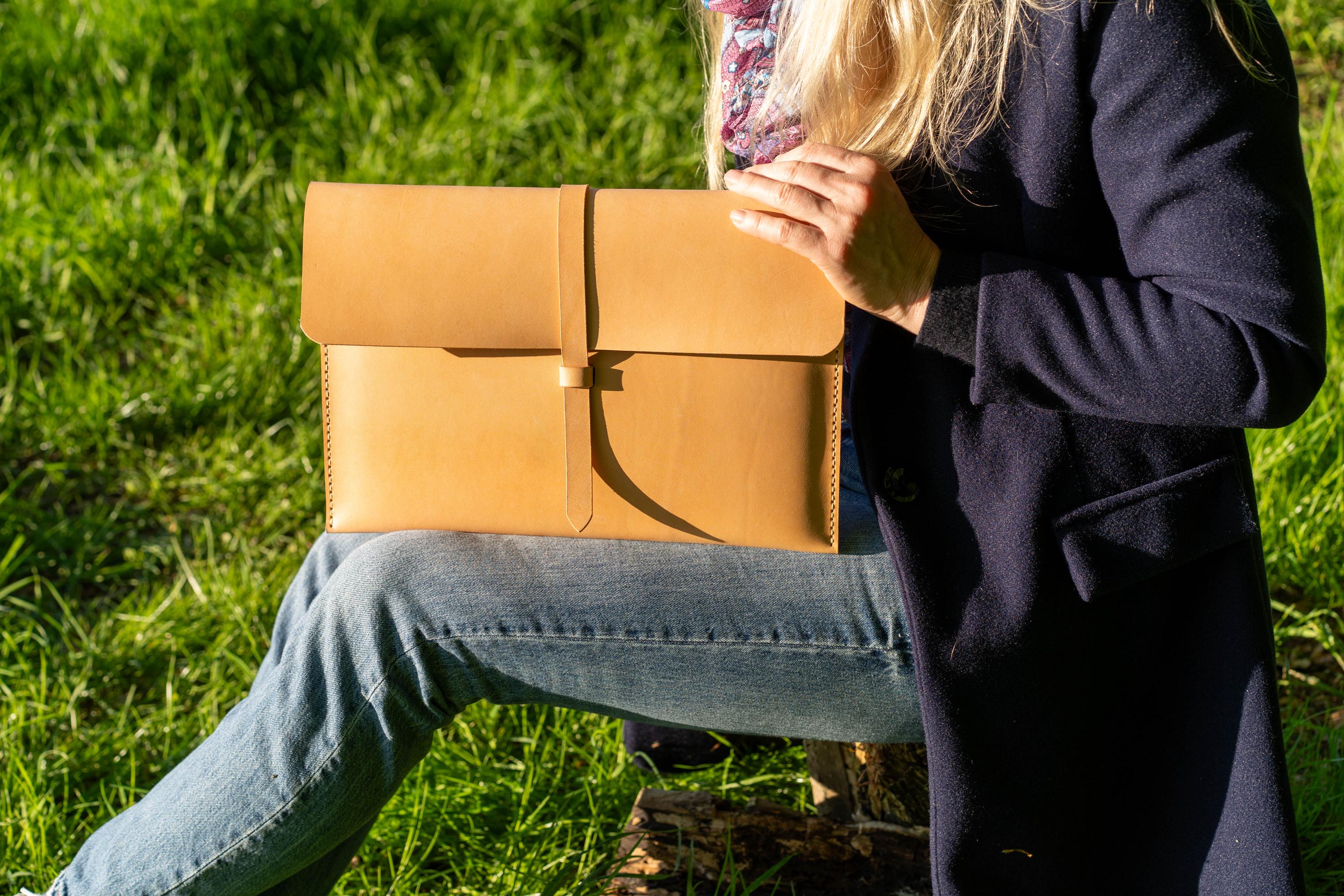 MacBook Lederhülle Notebook Hülle mit Klappe Laptop Sleeve MacBook Hülle iPad Hülle Laptop Hülle | 11, 13, 14, 15, 16 ,17 Zoll" Natural