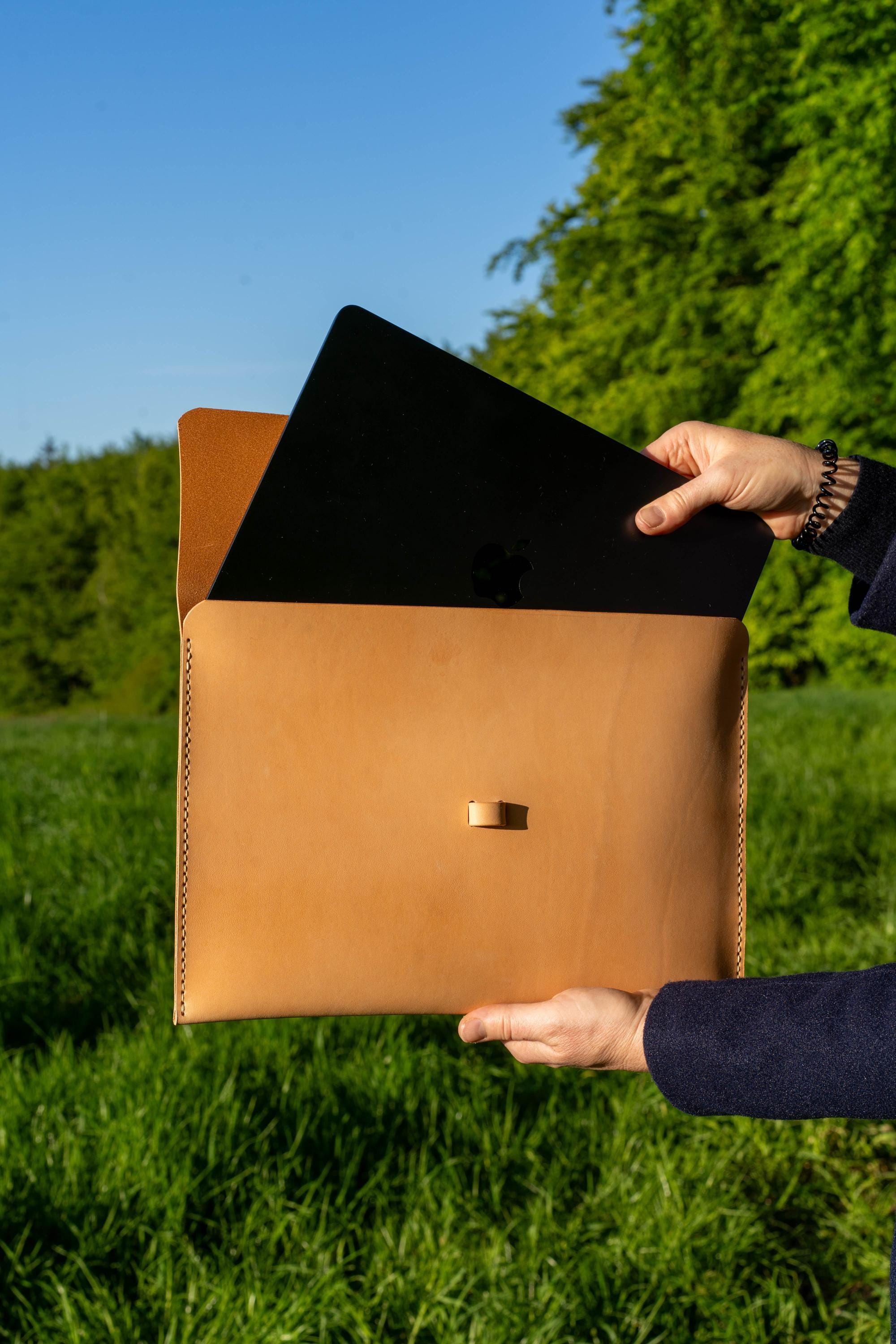 MacBook Lederhülle Notebook Hülle mit Klappe Laptop Sleeve MacBook Hülle iPad Hülle Laptop Hülle | 11, 13, 14, 15, 16 ,17 Zoll" Natural