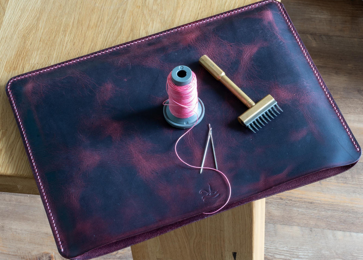 Leather MacBook sleeve | MacBook Case | minimalist iPad sleeve | iPad case 11, 12.9, 13, 14, 15, 16 | Burgundy