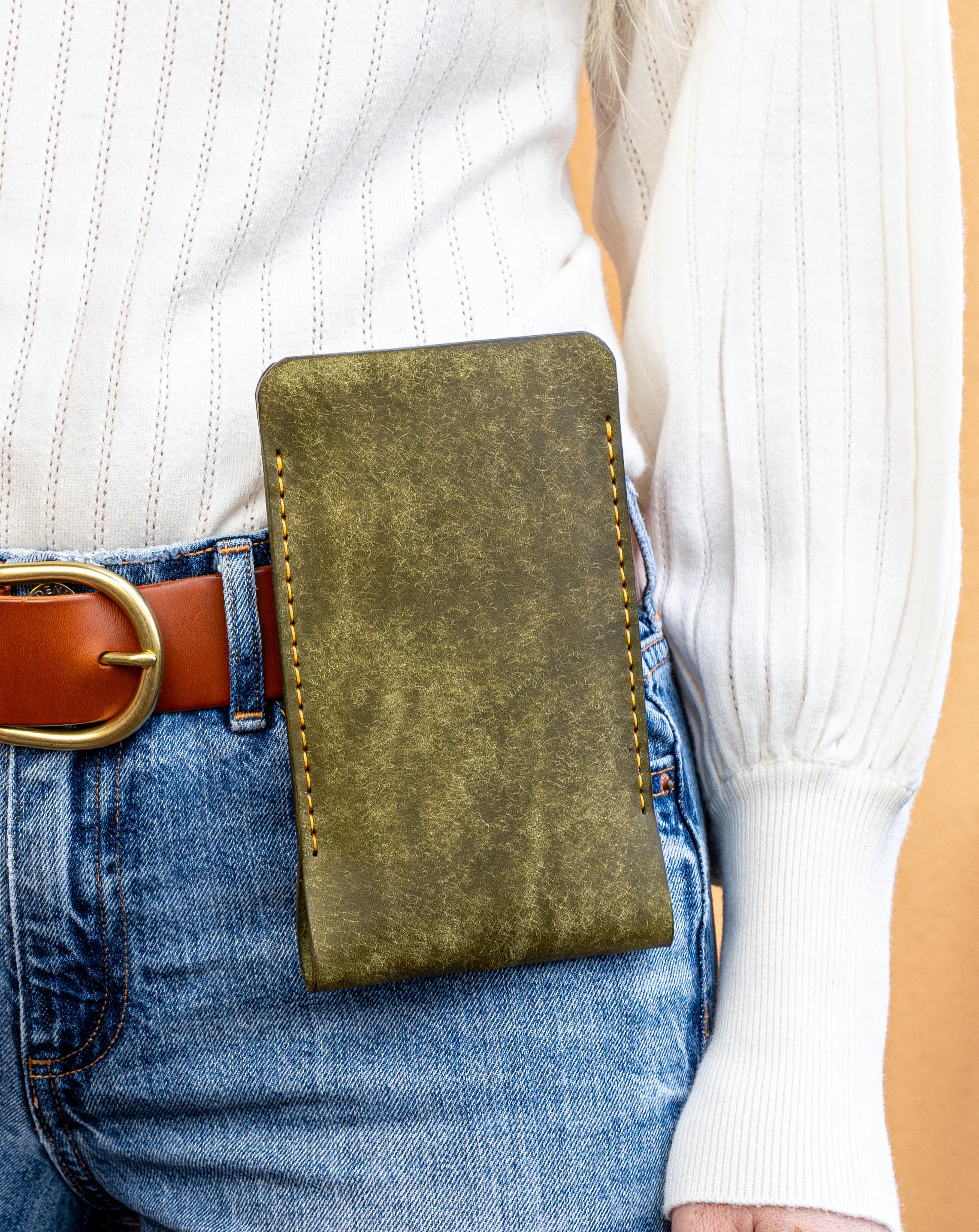 iPhone Belt Bag Handmade I vegetably tanned Leather Pouch I Hiking Accessory with Charging Port I Smartphones Belt Bag - Hand Stitched