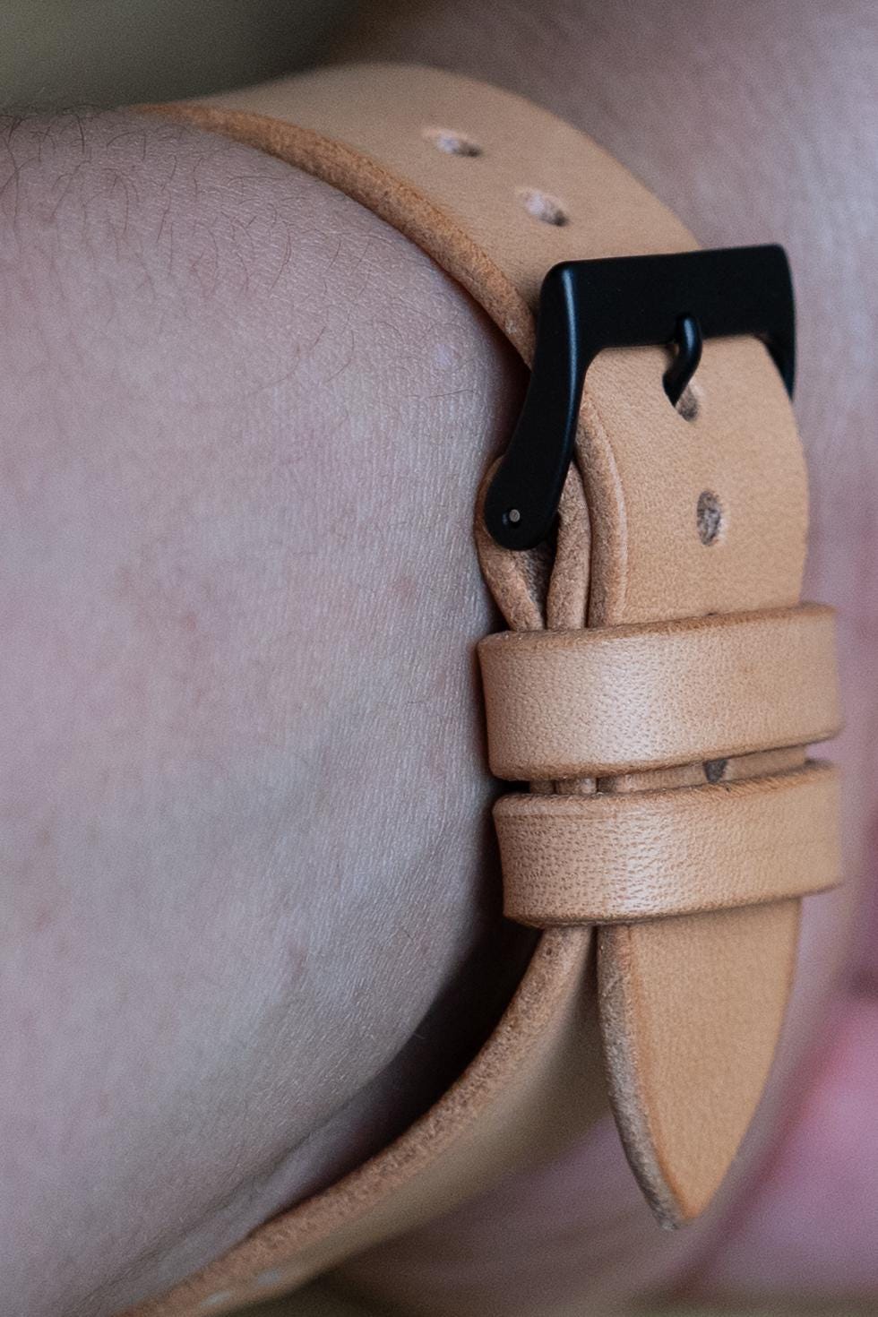 Handmade Leather Band for Apple Watch | Vegetable Tanned Leather | Watch Strap for Her & Him | Handmade in Germany | Gift for Apple Watch