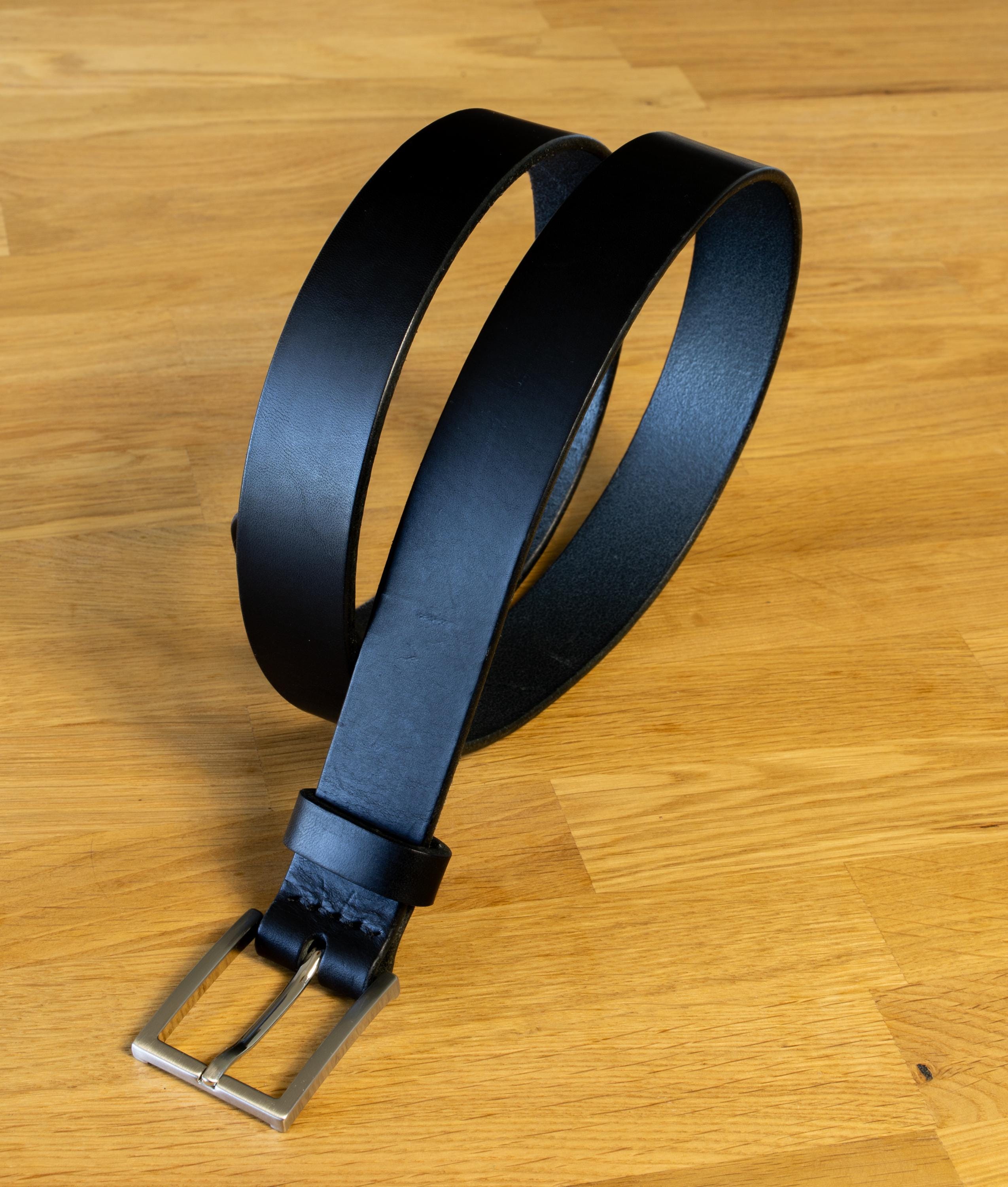 Artisan Handcrafted Leather Belts: Custom Jeans Belts for Men and Women - leather Jeans Belts | Handmade in Germany