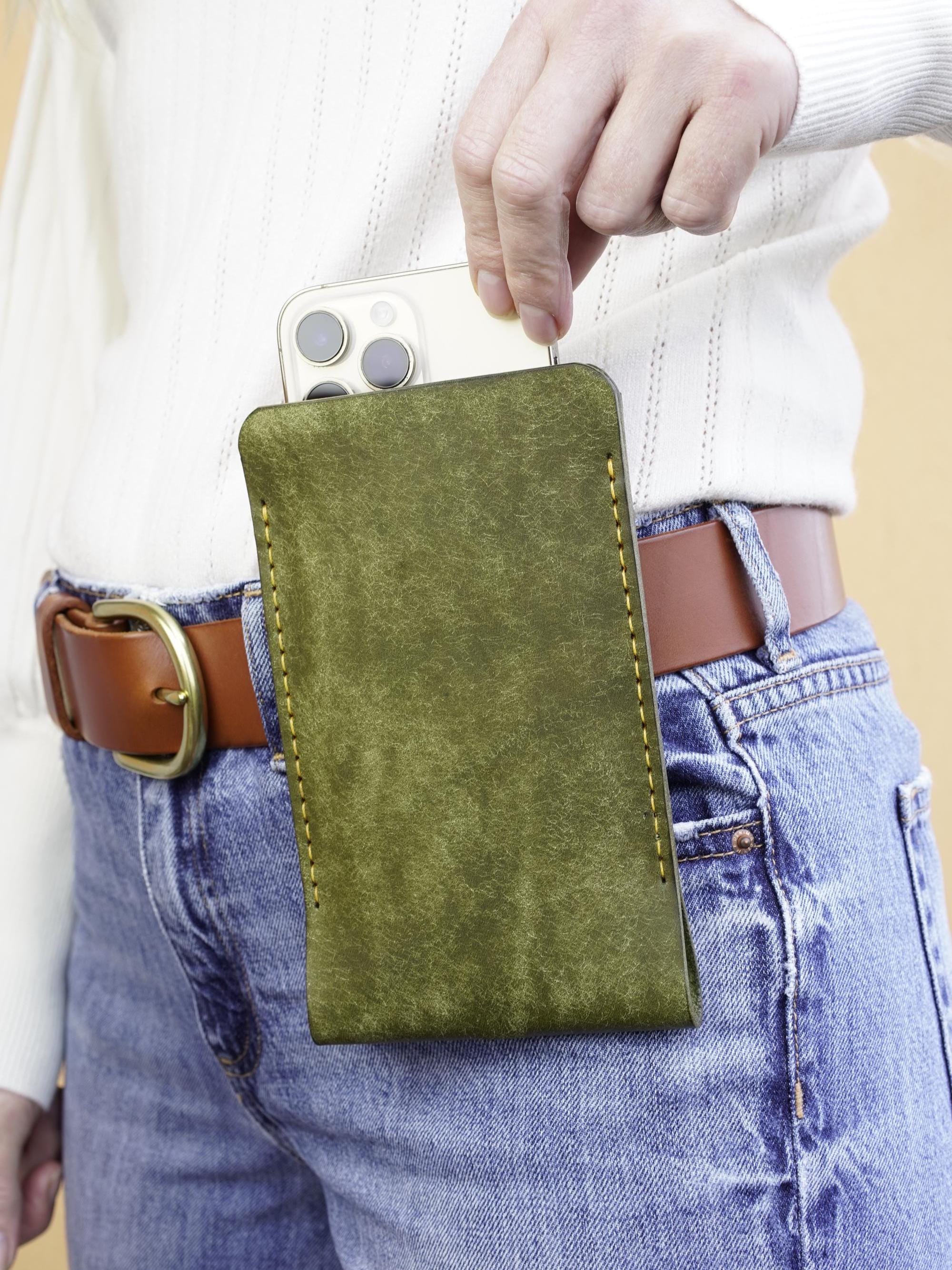 iPhone Belt Bag Handmade I vegetably tanned Leather Pouch I Hiking Accessory with Charging Port I Smartphones Belt Bag - Hand Stitched