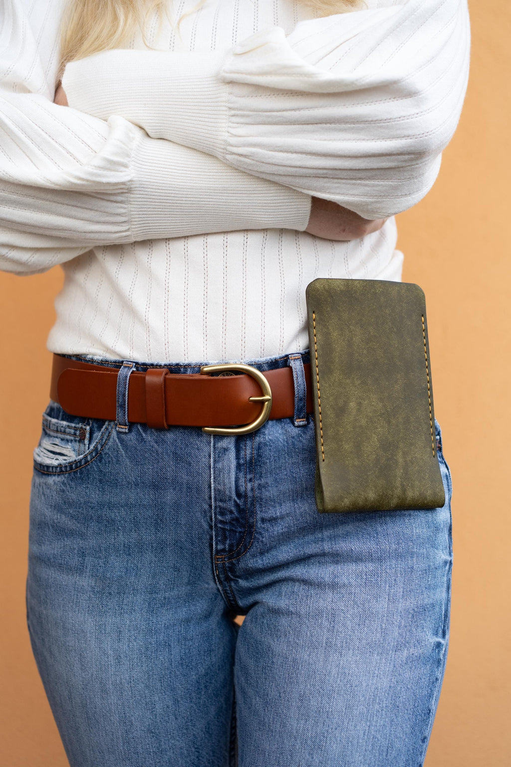 iPhone Belt Bag Handmade I vegetably tanned Leather Pouch I Hiking Accessory with Charging Port I Smartphones Belt Bag - Hand Stitched
