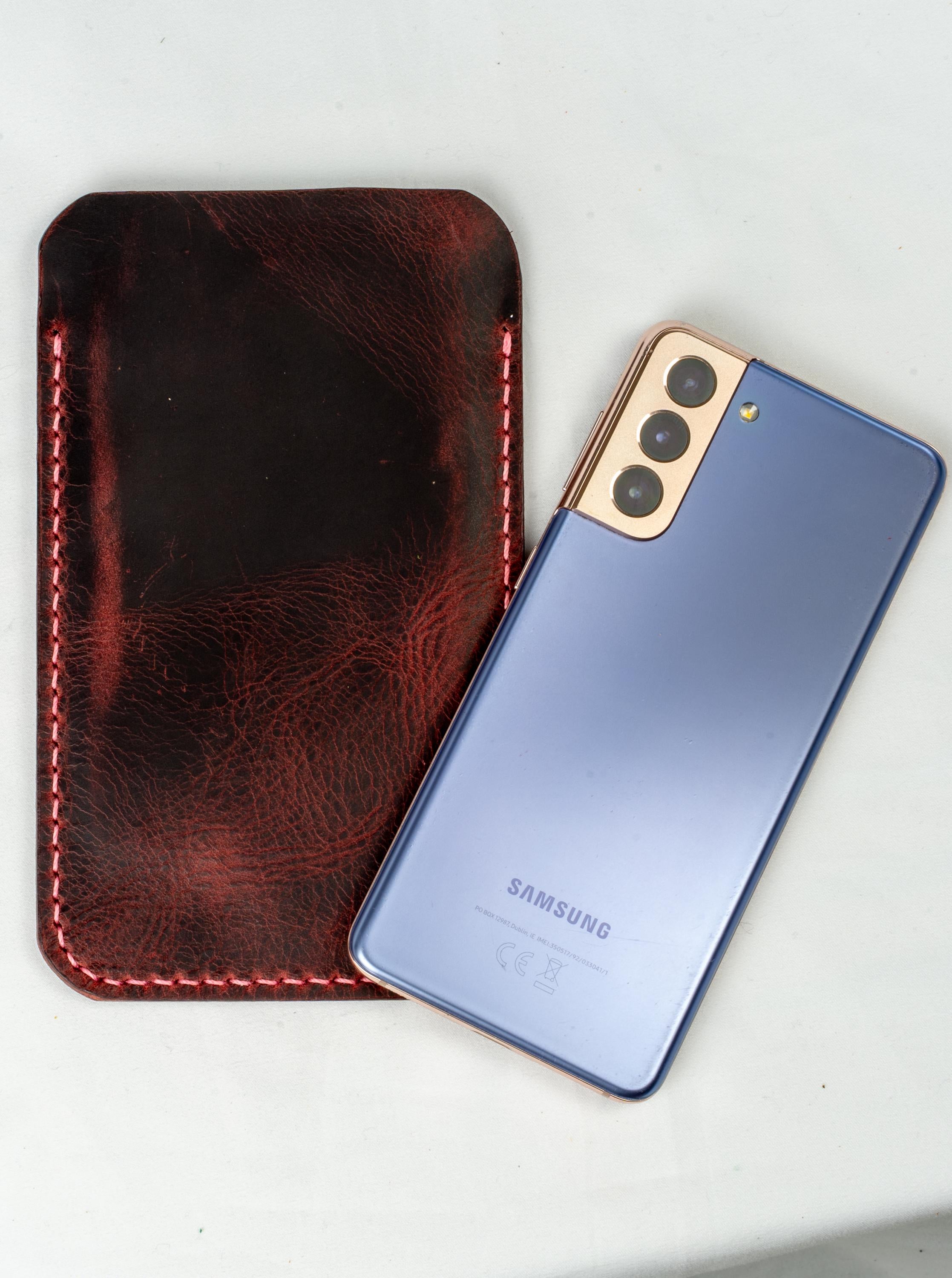 Hand-stitched Leather Case for Your Smartphone - iPhone Case, Every Stitch Sewn by Hand • iPhone Etui