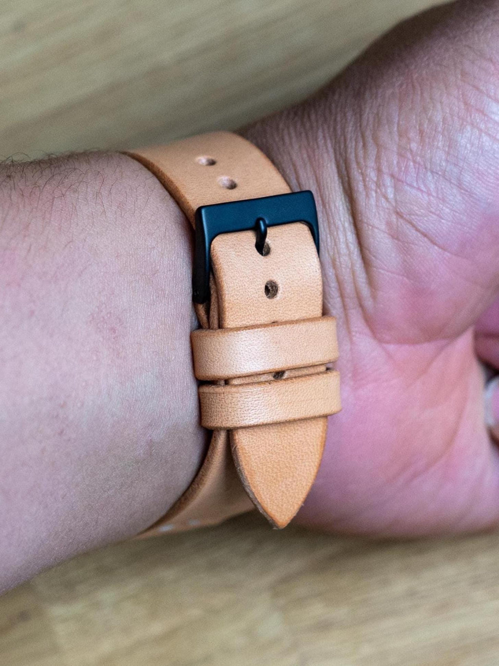 Handmade Leather Band for Apple Watch | Vegetable Tanned Leather | Watch Strap for Her & Him | Handmade in Germany | Gift for Apple Watch