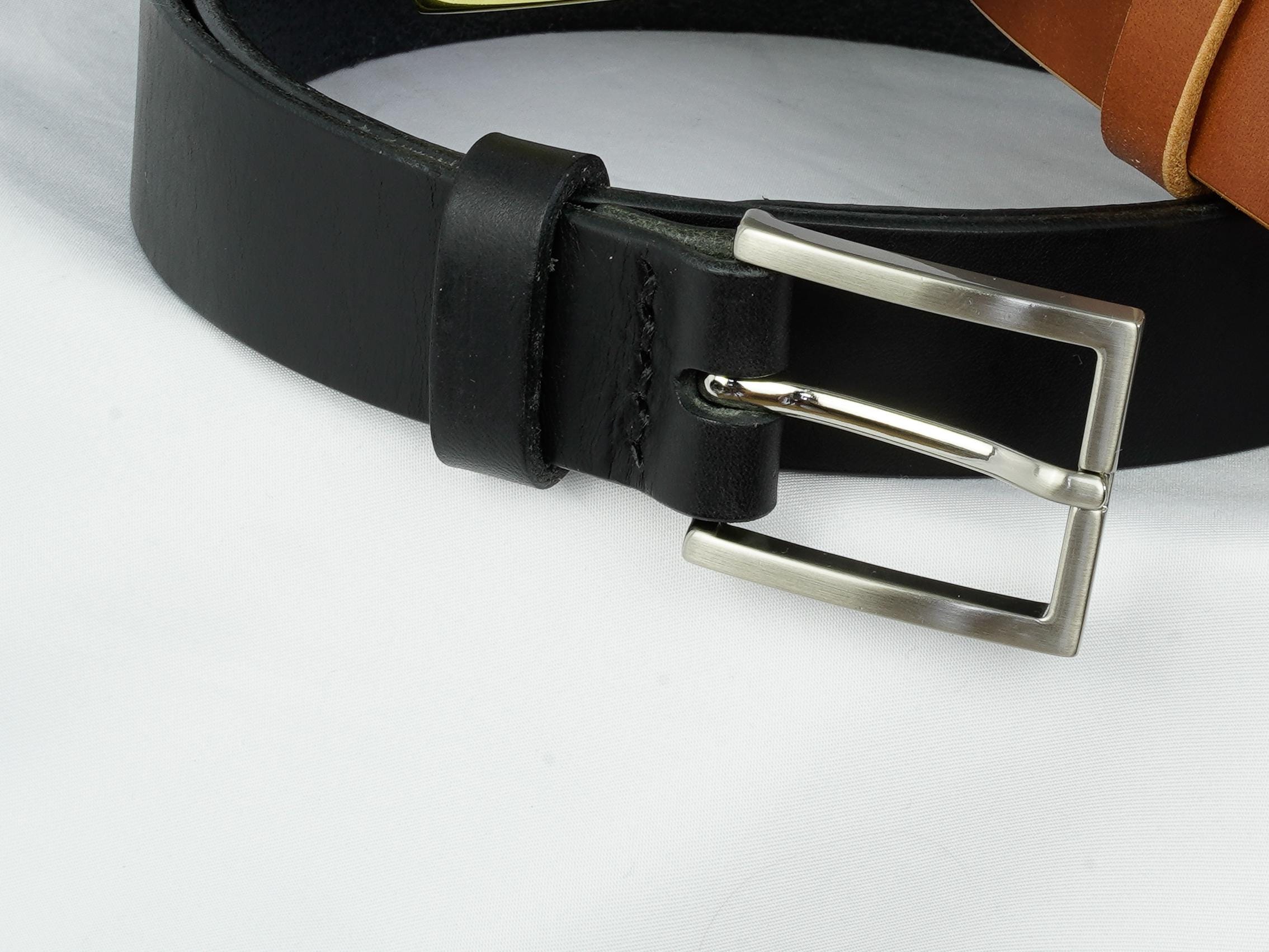 Artisan Handcrafted Leather Belts: Custom Jeans Belts for Men and Women - leather Jeans Belts | Handmade in Germany