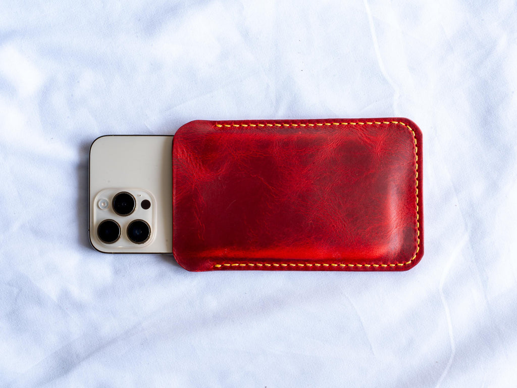 Hand-stitched Leather Case for Your Smartphone - iPhone Case, Every Stitch Sewn by Hand • iPhone Etui