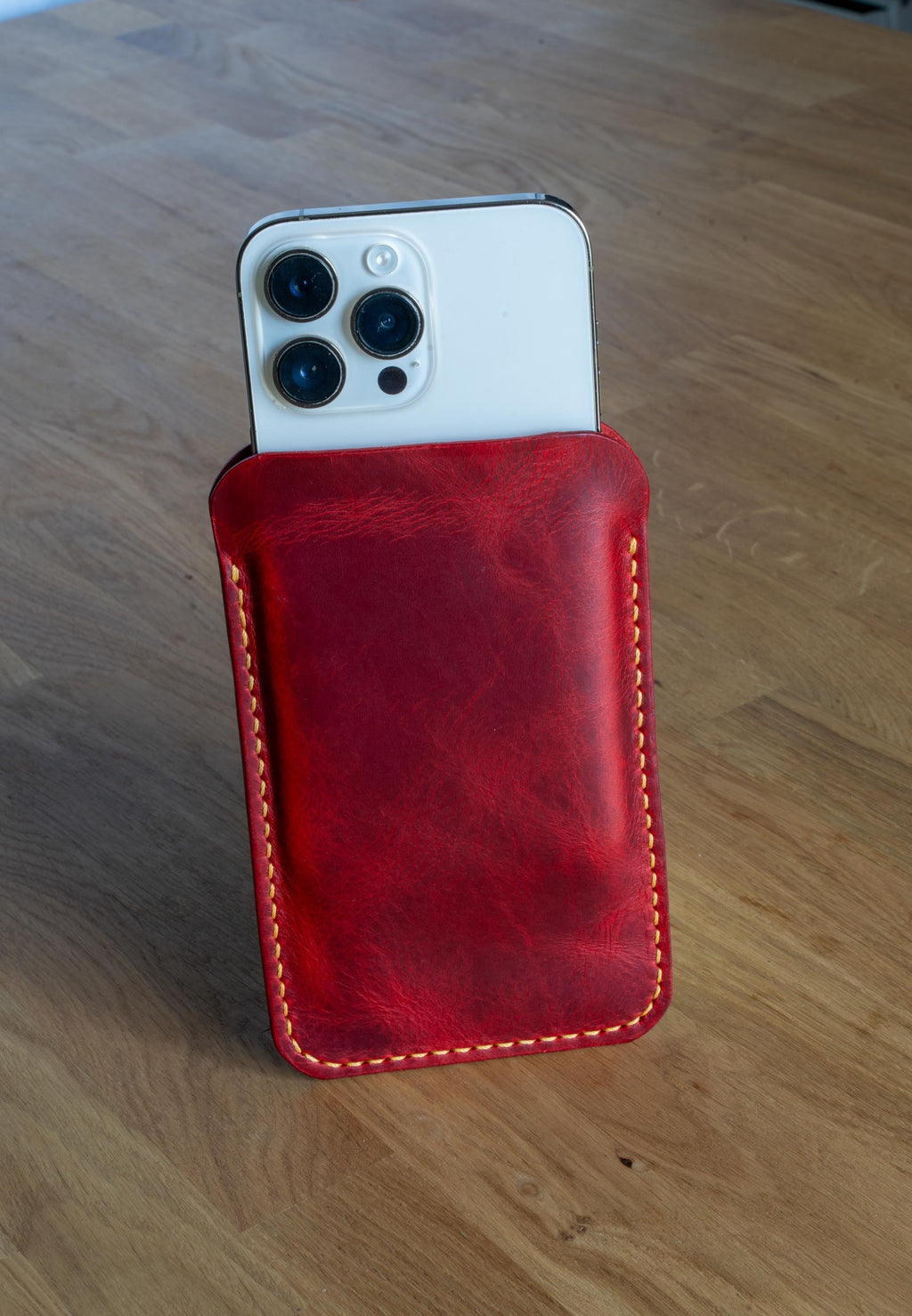 Hand-stitched Leather Case for Your Smartphone - iPhone Case, Every Stitch Sewn by Hand • iPhone Etui