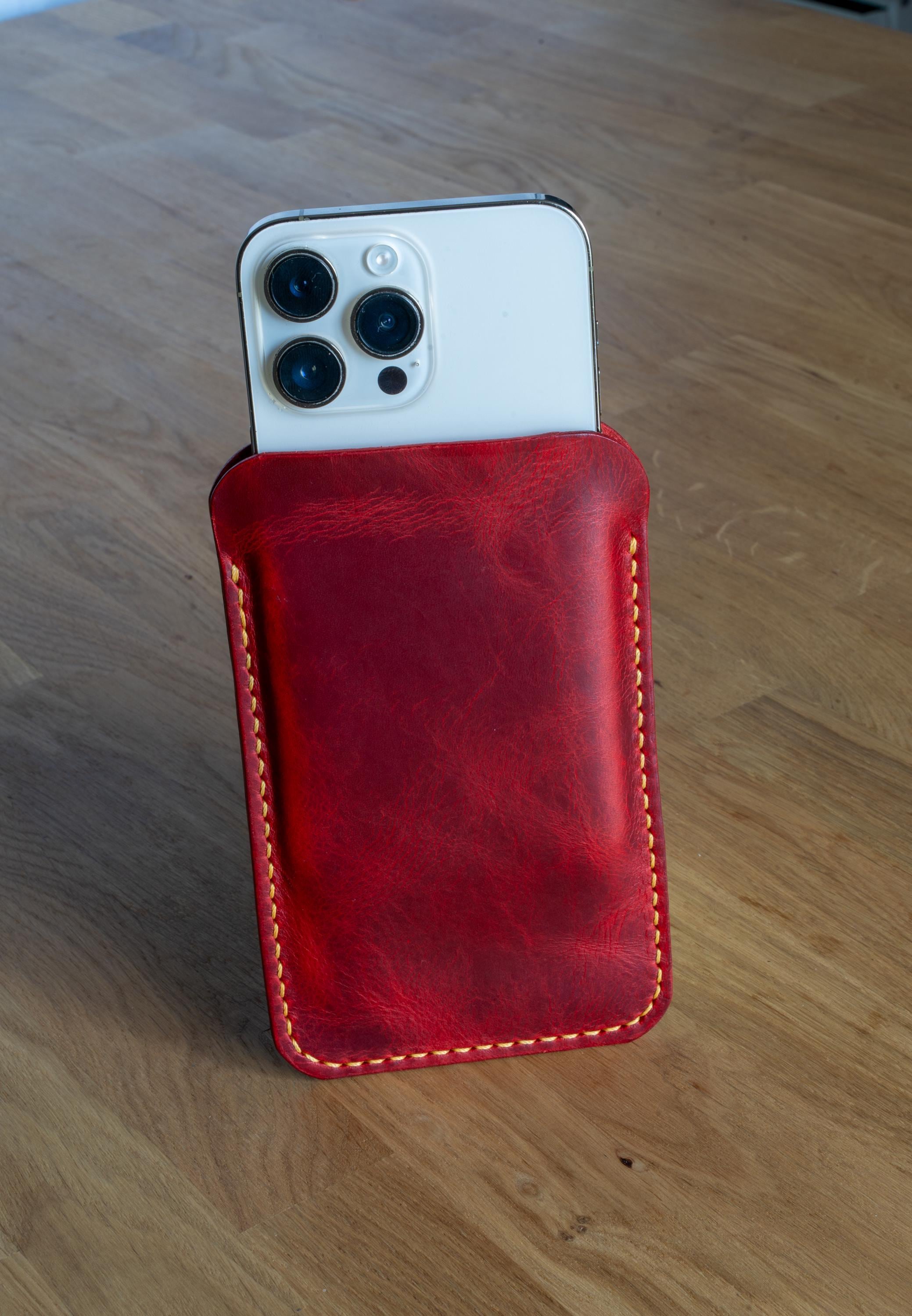 Hand-stitched Leather Case for Your Smartphone - iPhone Case, Every Stitch Sewn by Hand • iPhone Etui