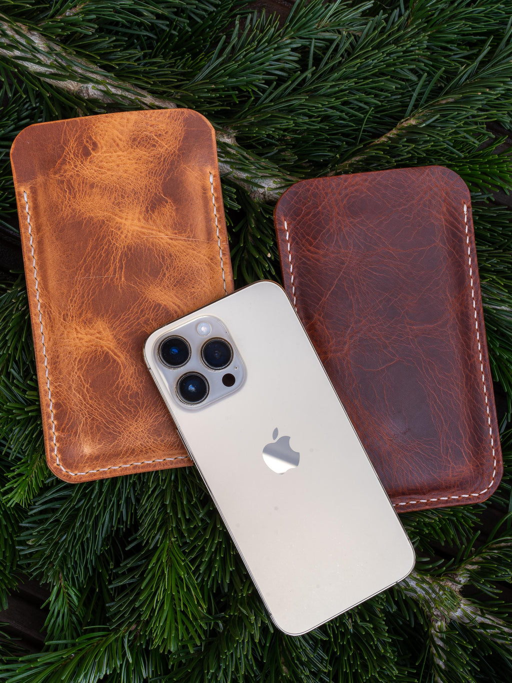 Hand-stitched Leather Case for Your Smartphone - iPhone Case, Every Stitch Sewn by Hand • iPhone Etui