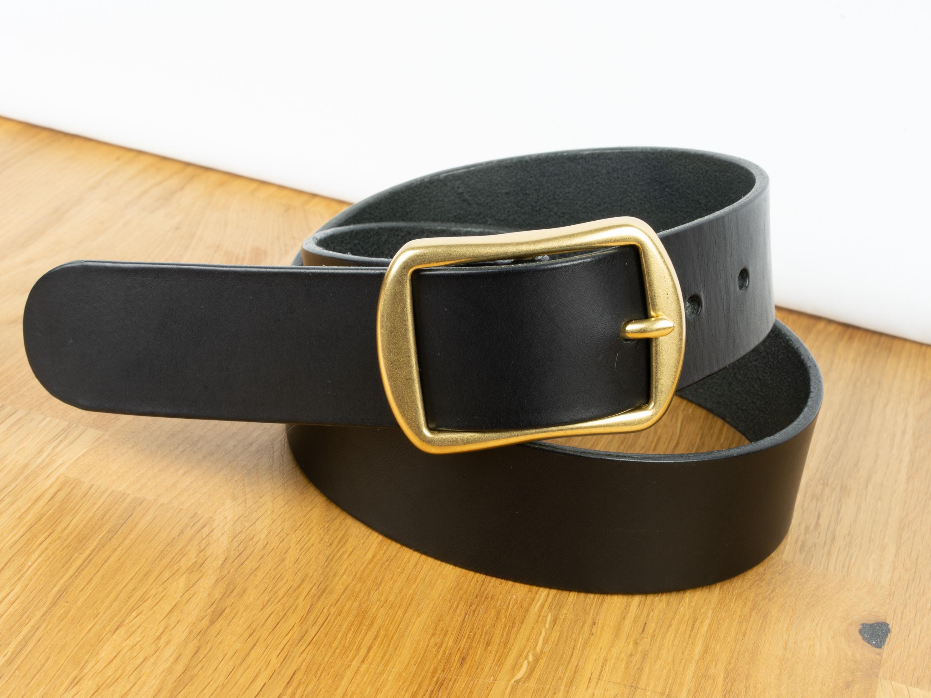 Handmade Leather Belt for Women from Vegetable-Tanned Premium Leather | Handcrafted 3.5 cm Belt | Black or Brown Belt | Natural Leather