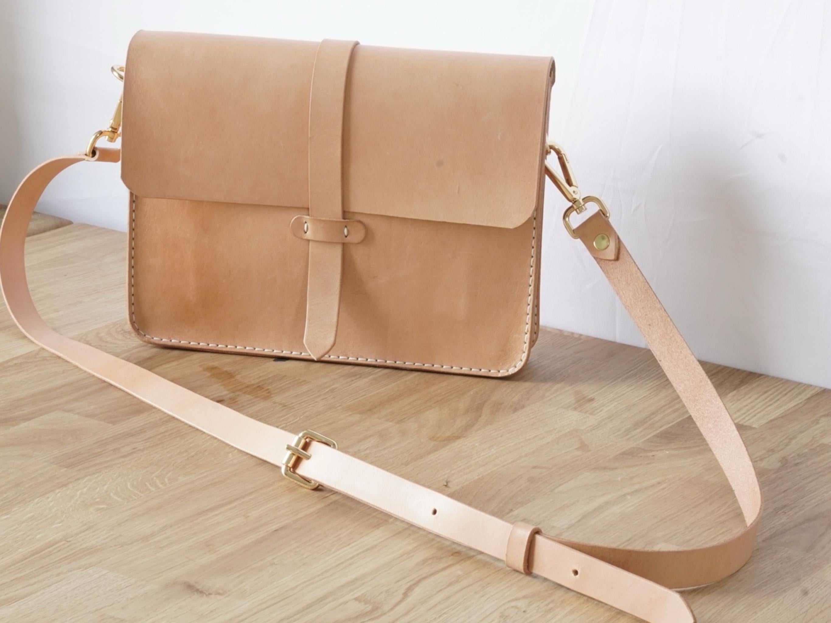 Handgenähte Leder-Laptoptasche aus italienischem Veg-Tan-Leder | Individuell anpassbar
