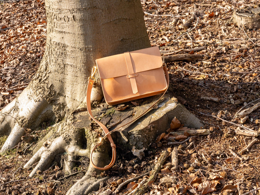 Handgenähte Leder-Laptoptasche aus italienischem Veg-Tan-Leder | Individuell anpassbar