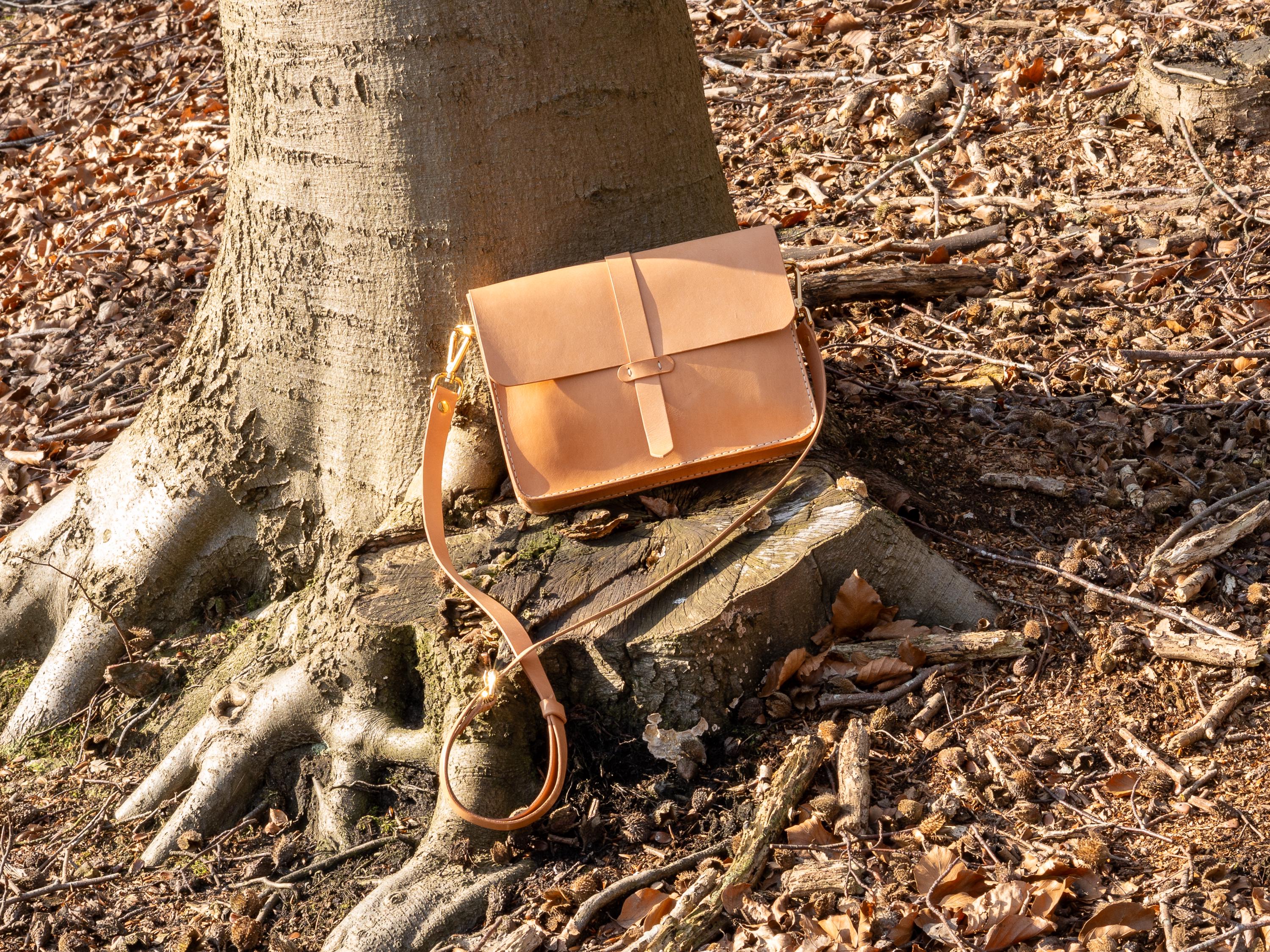 Handgenähte Leder-Laptoptasche aus italienischem Veg-Tan-Leder | Individuell anpassbar
