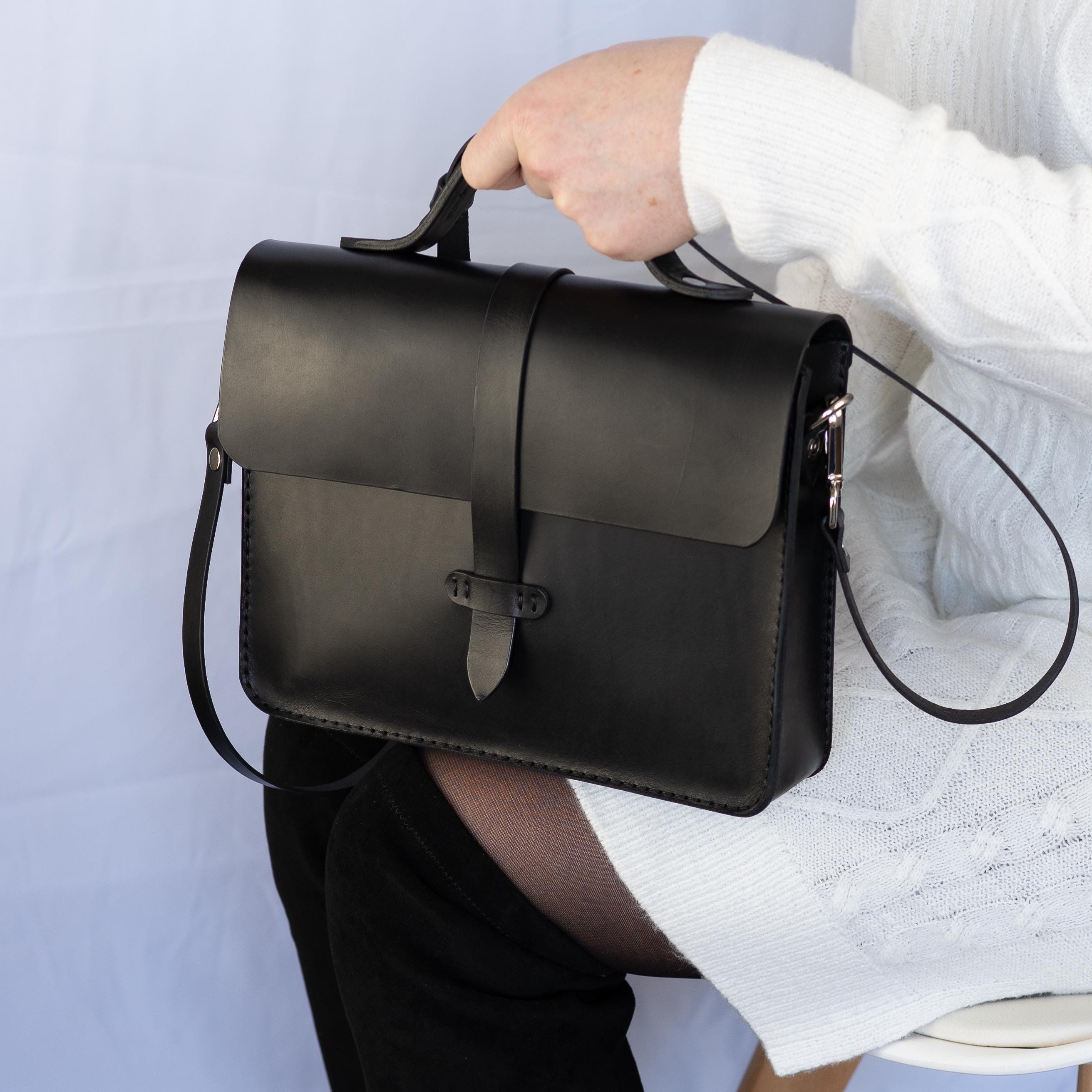 Handgenähte Leder-Laptoptasche aus italienischem Veg-Tan-Leder | Individuell anpassbar | Schwarz