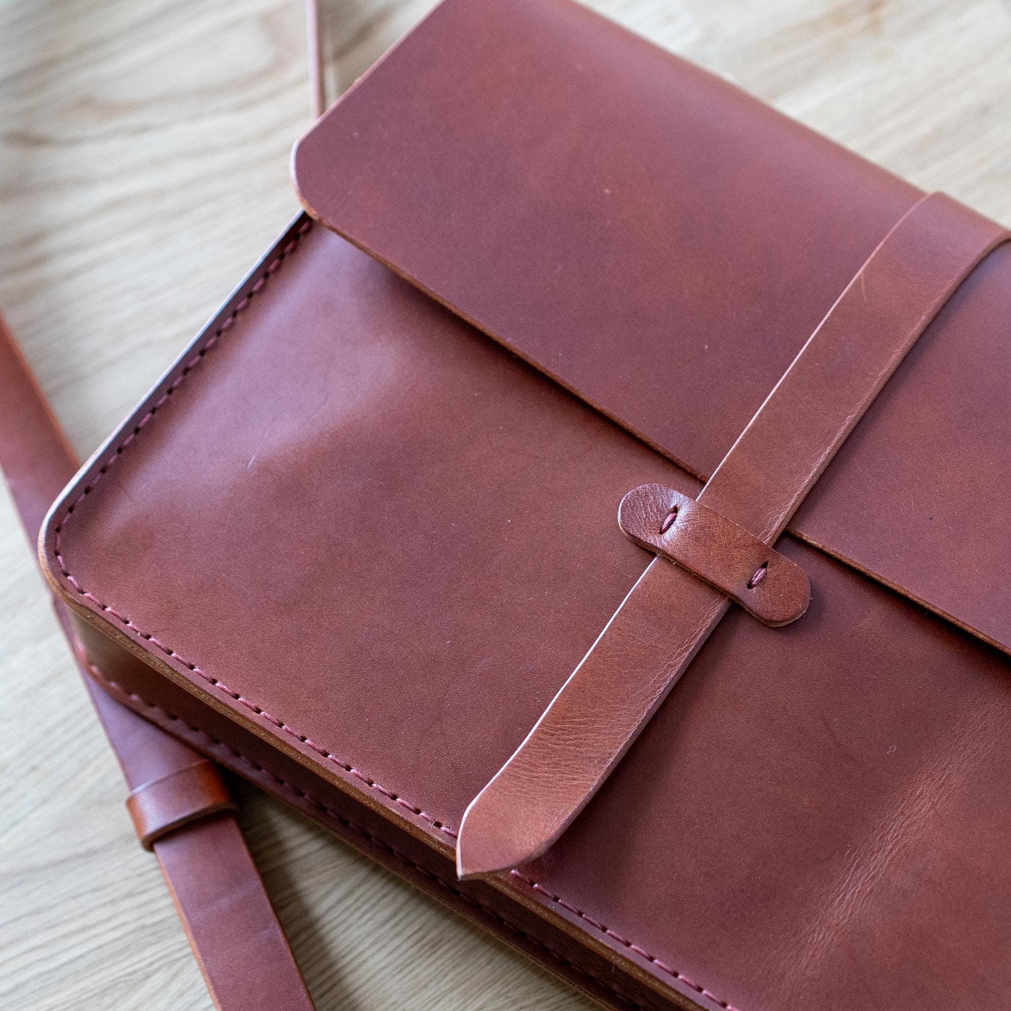 Handgenähte Leder-Laptoptasche aus italienischem Veg-Tan-Leder | Individuell anpassbar | Braun