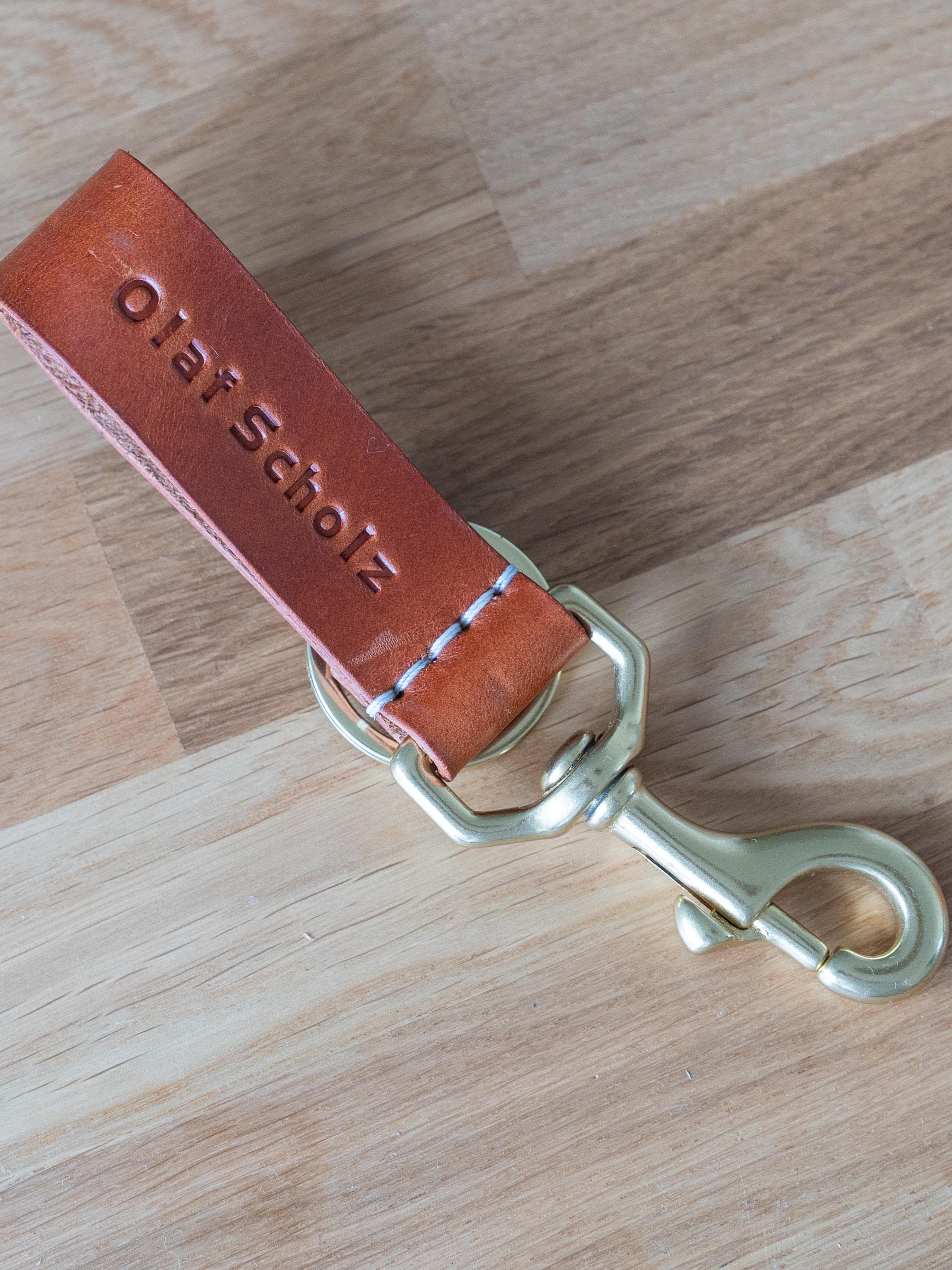 Handgemachter Leder Schlüsselanhänger personalisiert – Individuell graviertes Schlüsselband aus pflanzlichem Leder – Für Ihn, Papa, Ehemann