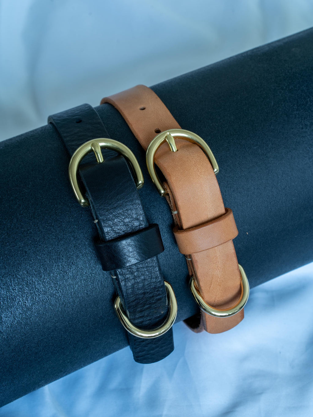 Handgefertigtes Leder Hundehalsband | Pflanzlich Gegerbtes Premium Leder | Namensgravur | 2,6 cm | Geschenk für Hunde | Schwarz