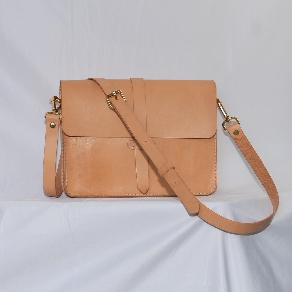 Handgenähte Leder-Laptoptasche aus italienischem Veg-Tan-Leder | Individuell anpassbar