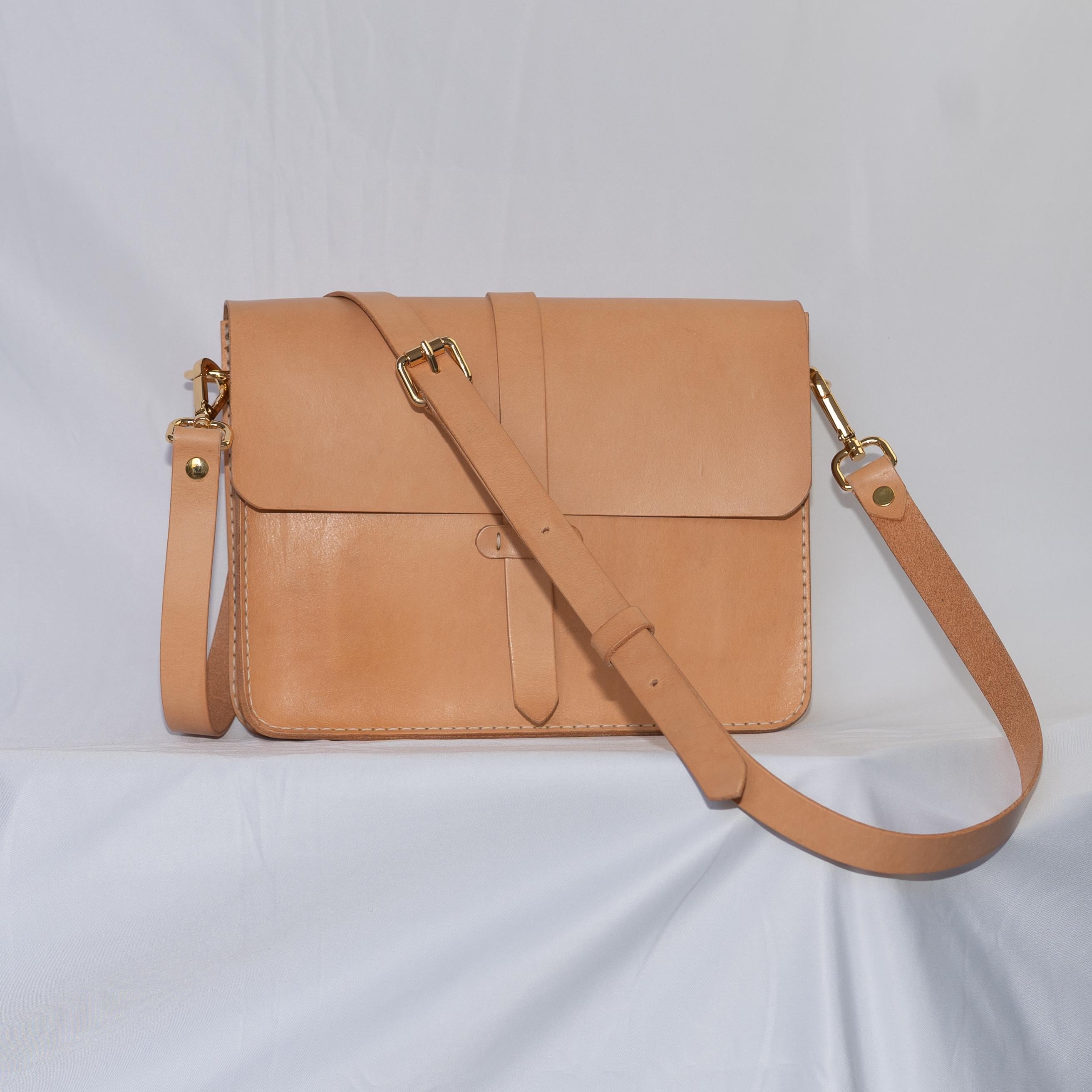 Handgenähte Leder-Laptoptasche aus italienischem Veg-Tan-Leder | Individuell anpassbar