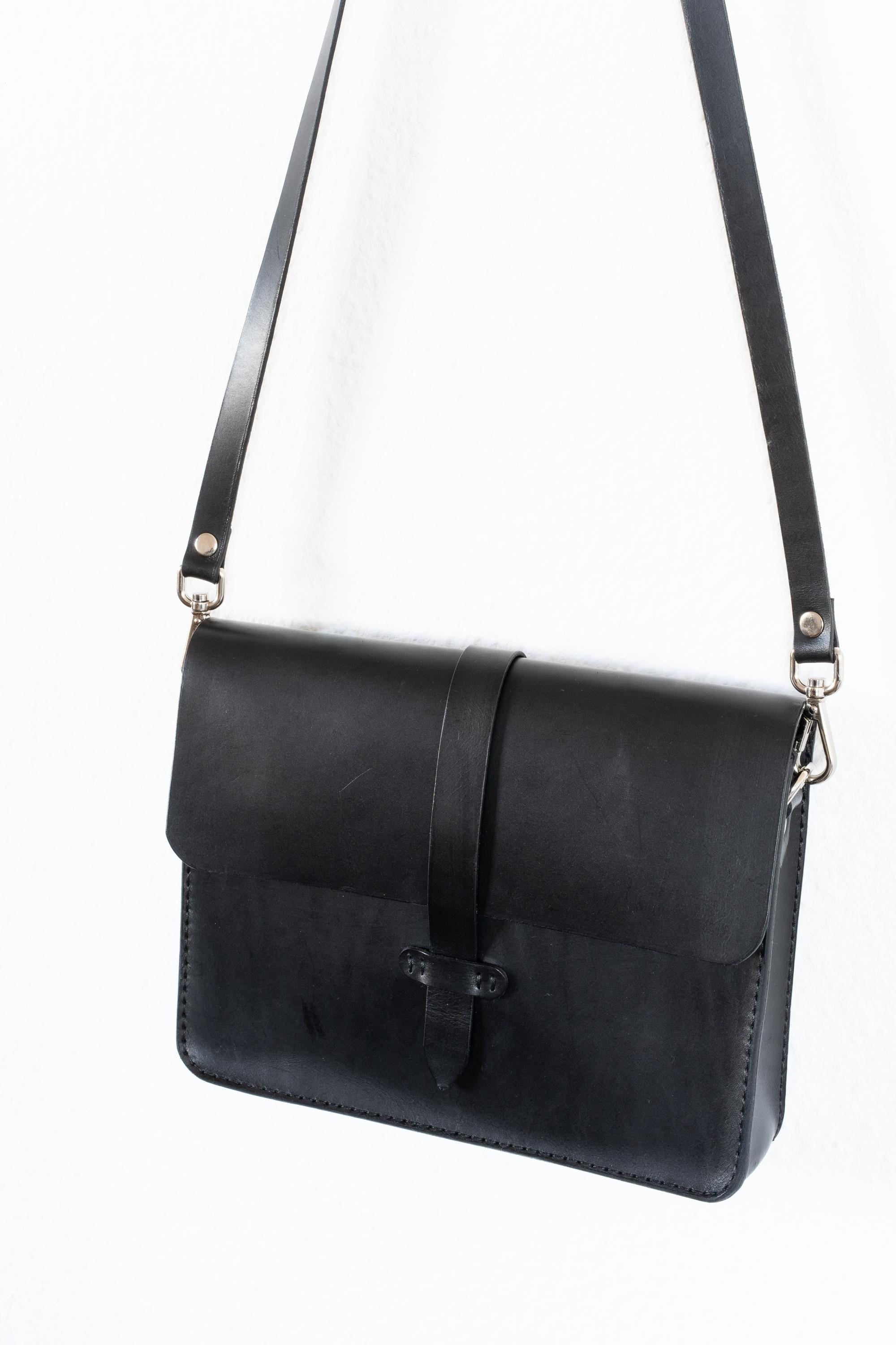 Handgenähte Leder-Laptoptasche aus italienischem Veg-Tan-Leder | Individuell anpassbar | Schwarz