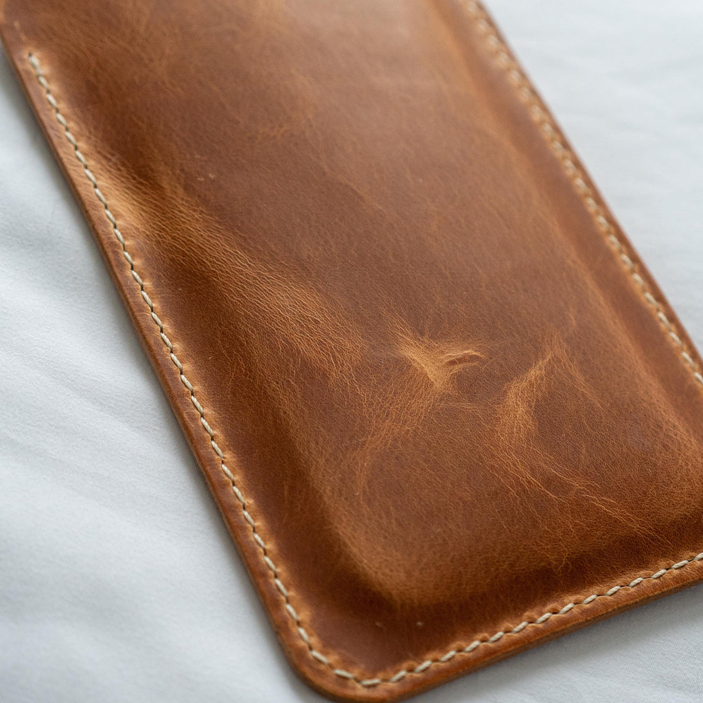 Hand-stitched Leather Case for Your Smartphone - iPhone Case, Every Stitch Sewn by Hand • iPhone Etui