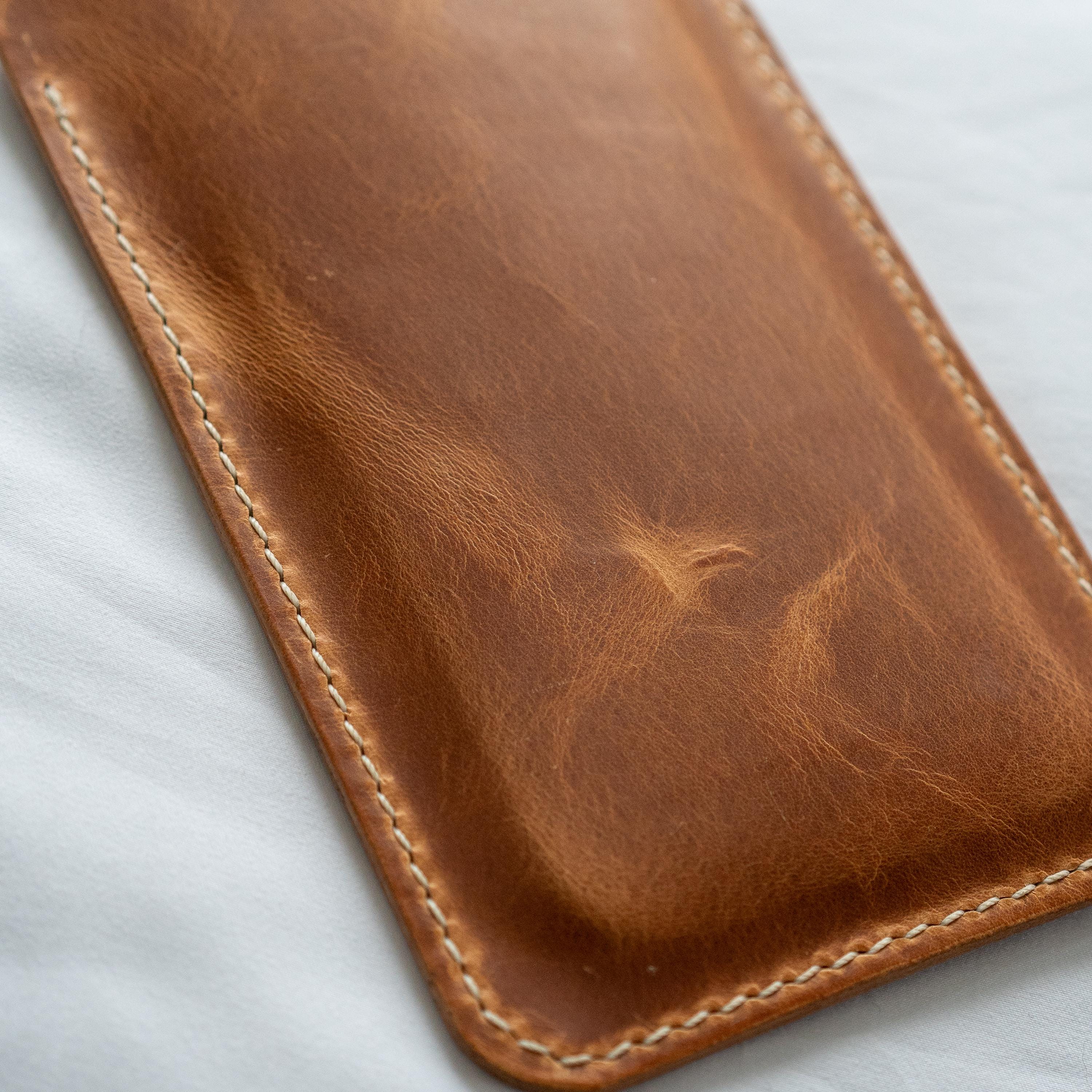 Hand-stitched Leather Case for Your Smartphone - iPhone Case, Every Stitch Sewn by Hand • iPhone Etui