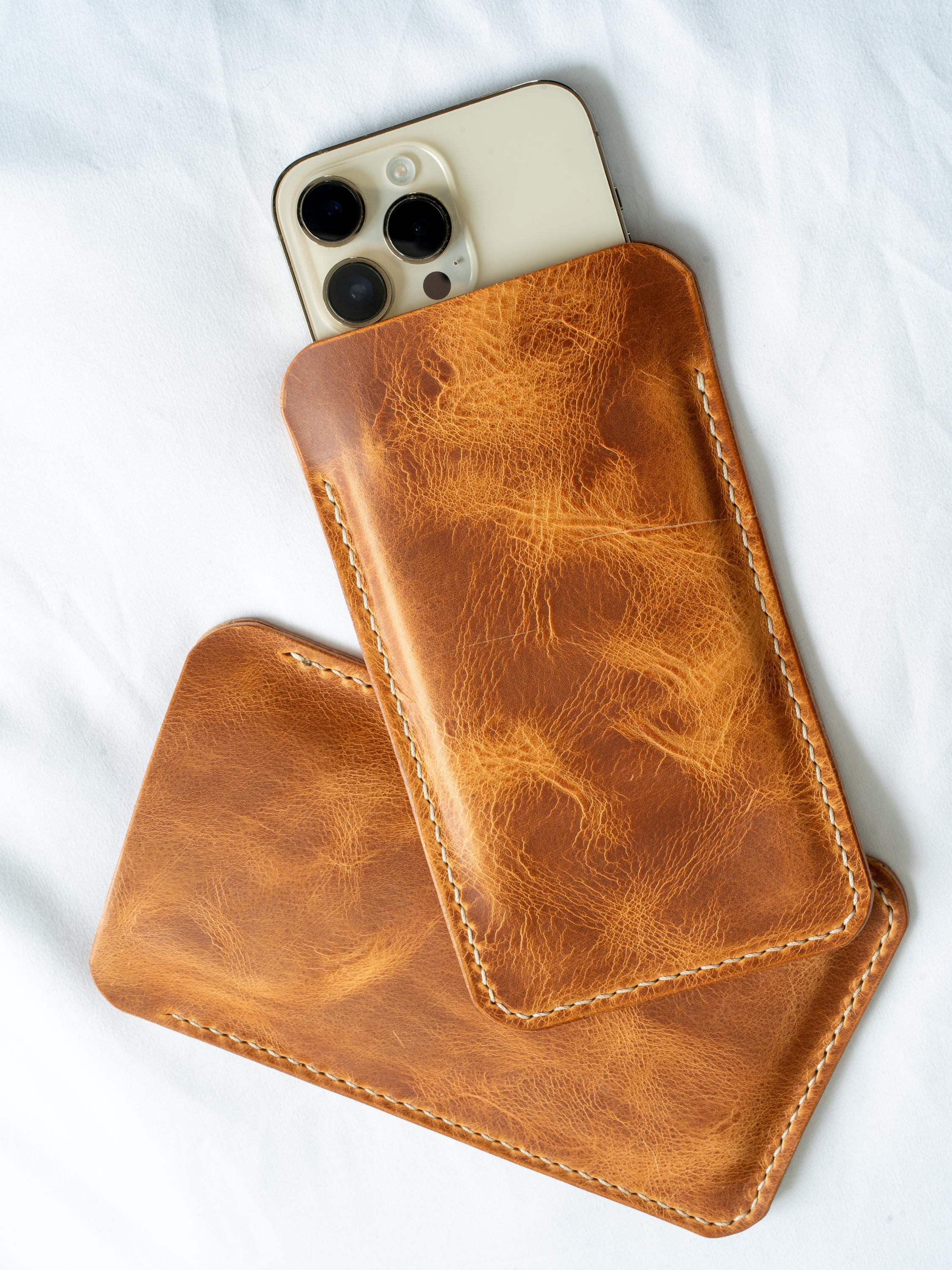 Hand-stitched Leather Case for Your Smartphone - iPhone Case, Every Stitch Sewn by Hand • iPhone Etui