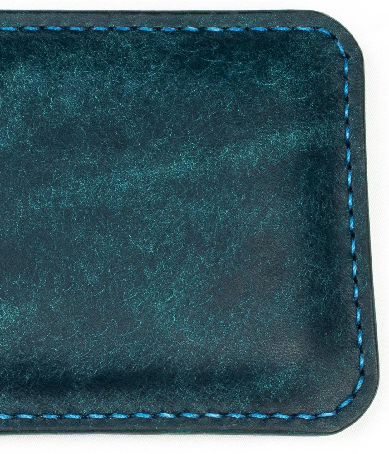 Hand-stitched Leather Case for Your Smartphone - iPhone Case, Every Stitch Sewn by Hand • iPhone Etui