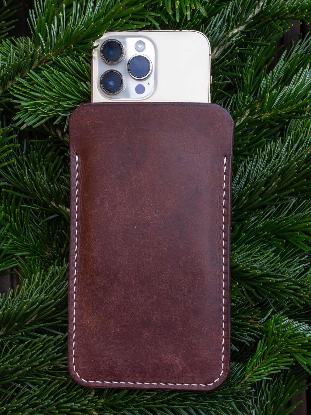 Hand-stitched Leather Case for Your Smartphone - iPhone Case, Every Stitch Sewn by Hand • iPhone Etui