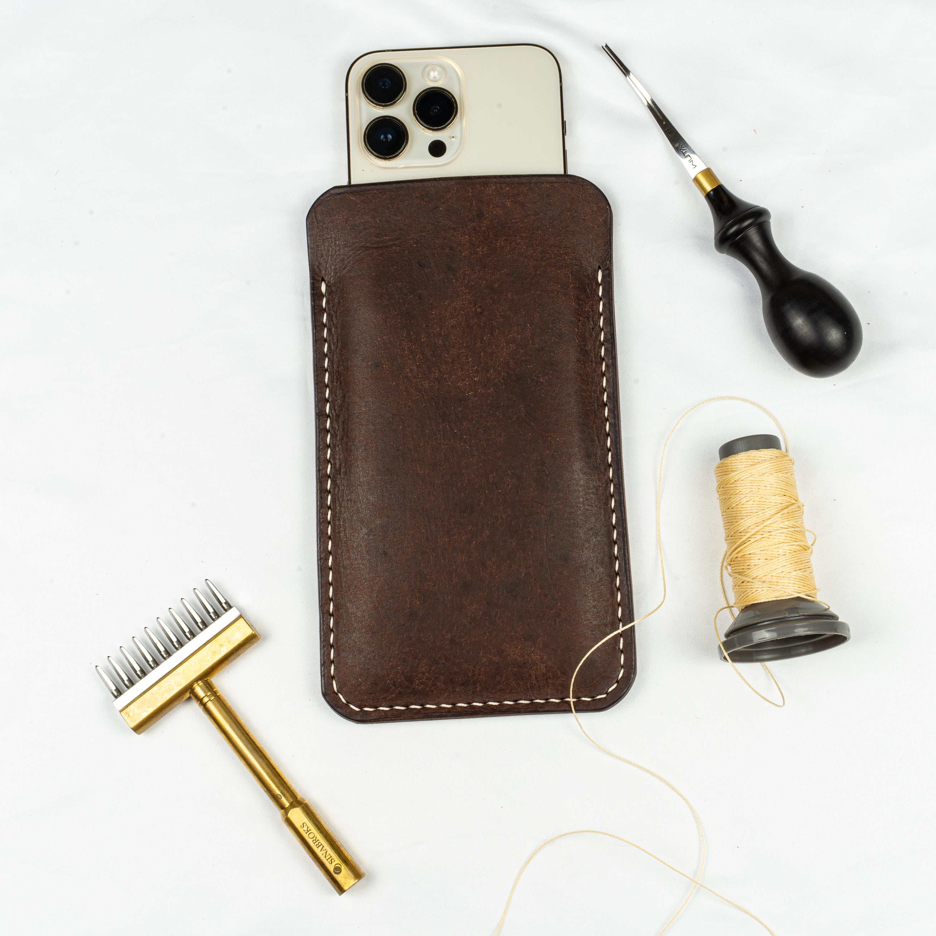 Hand-stitched Leather Case for Your Smartphone - iPhone Case, Every Stitch Sewn by Hand • iPhone Etui