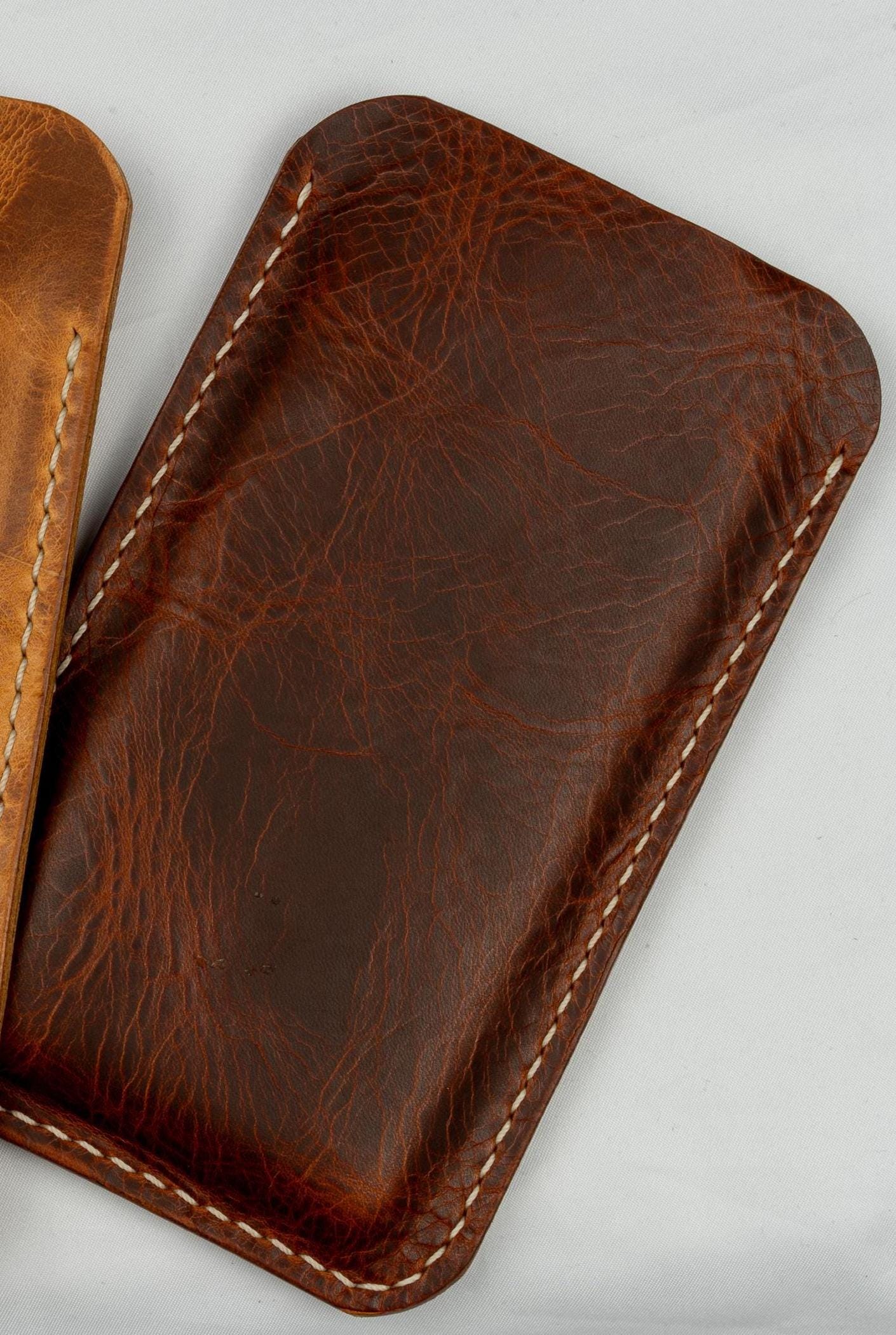 Hand-stitched Leather Case for Your Smartphone - iPhone Case, Every Stitch Sewn by Hand • iPhone Etui