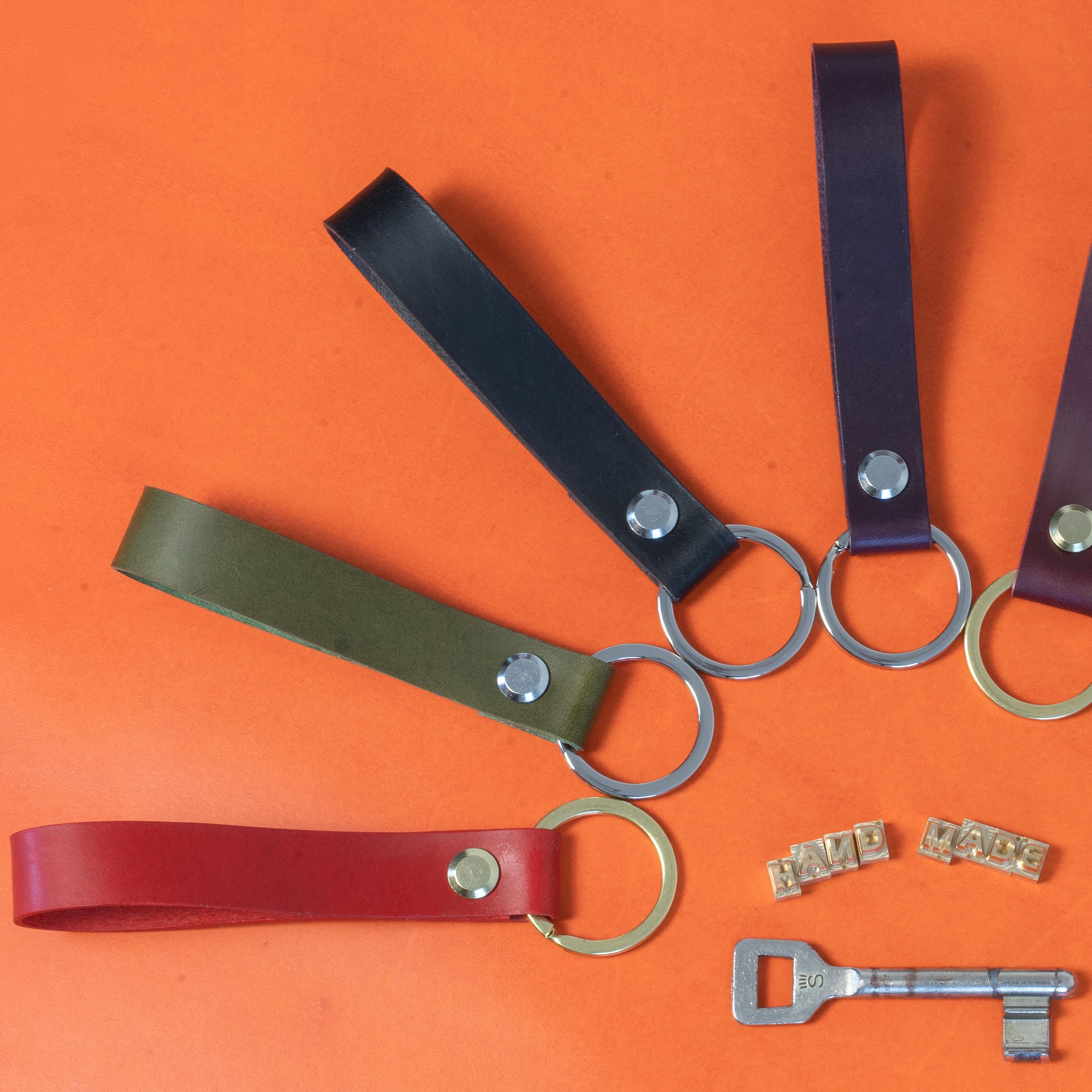 Handgemachter Leder Schlüsselanhänger personalisiert – Individuell graviertes Schlüsselband aus pflanzlichem Leder – Für Ihn, Papa, Ehemann