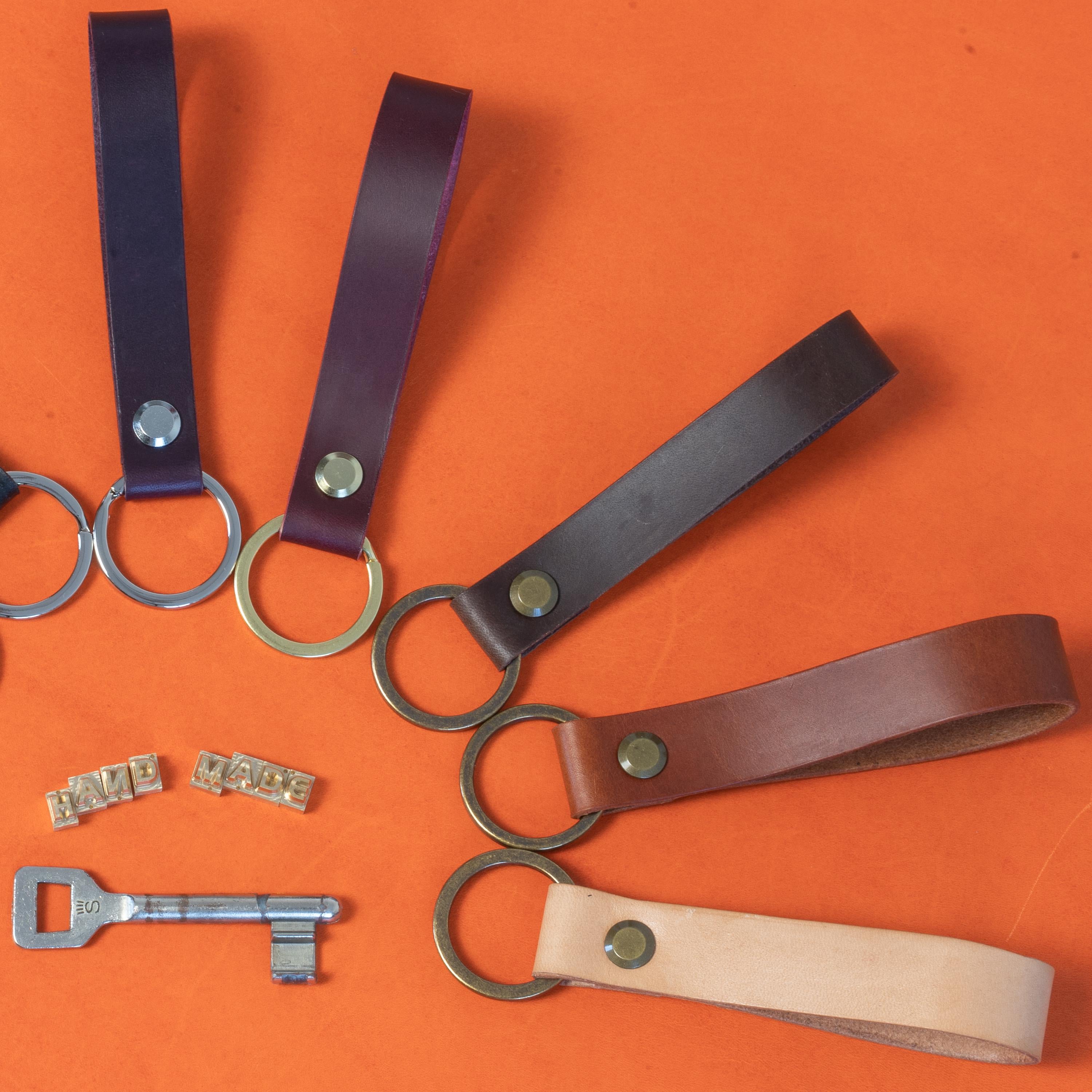 Handgemachter Leder Schlüsselanhänger personalisiert – Individuell graviertes Schlüsselband aus pflanzlichem Leder – Für Ihn, Papa, Ehemann
