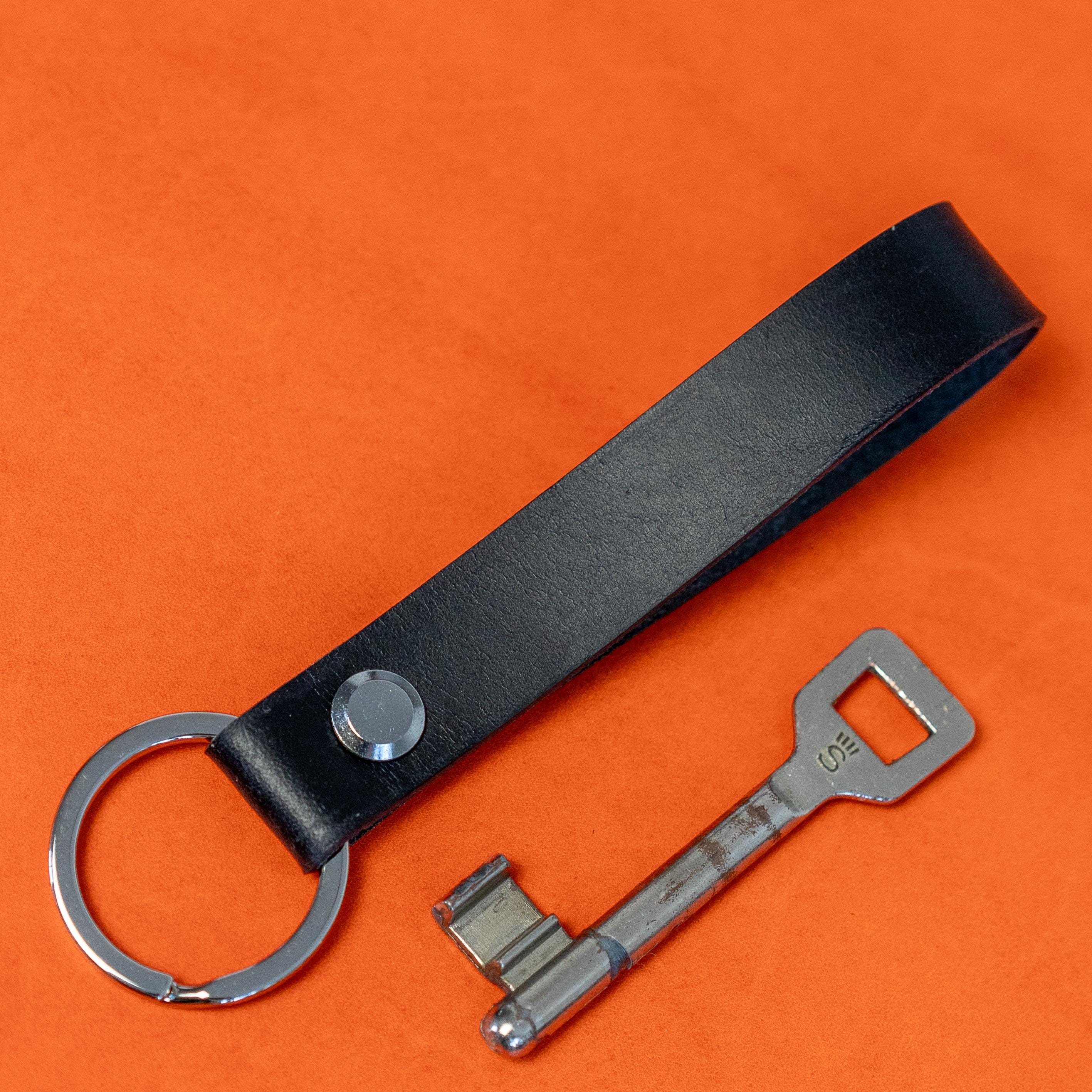 Handgemachter Leder Schlüsselanhänger personalisiert – Individuell graviertes Schlüsselband aus pflanzlichem Leder – Für Ihn, Papa, Ehemann