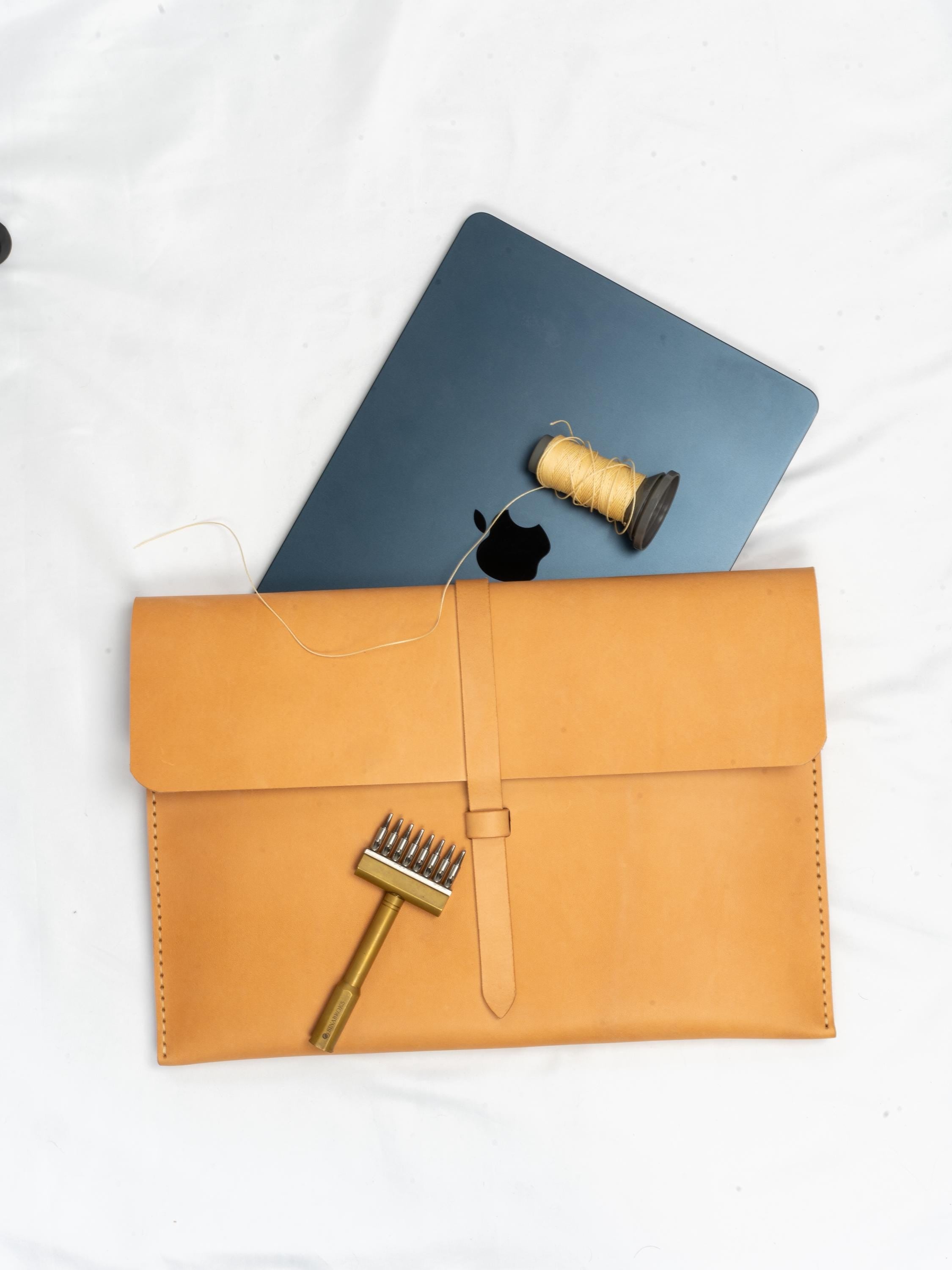 MacBook Lederhülle Notebook Hülle mit Klappe Laptop Sleeve MacBook Hülle iPad Hülle Laptop Hülle | 11, 13, 14, 15, 16 ,17 Zoll" Natural