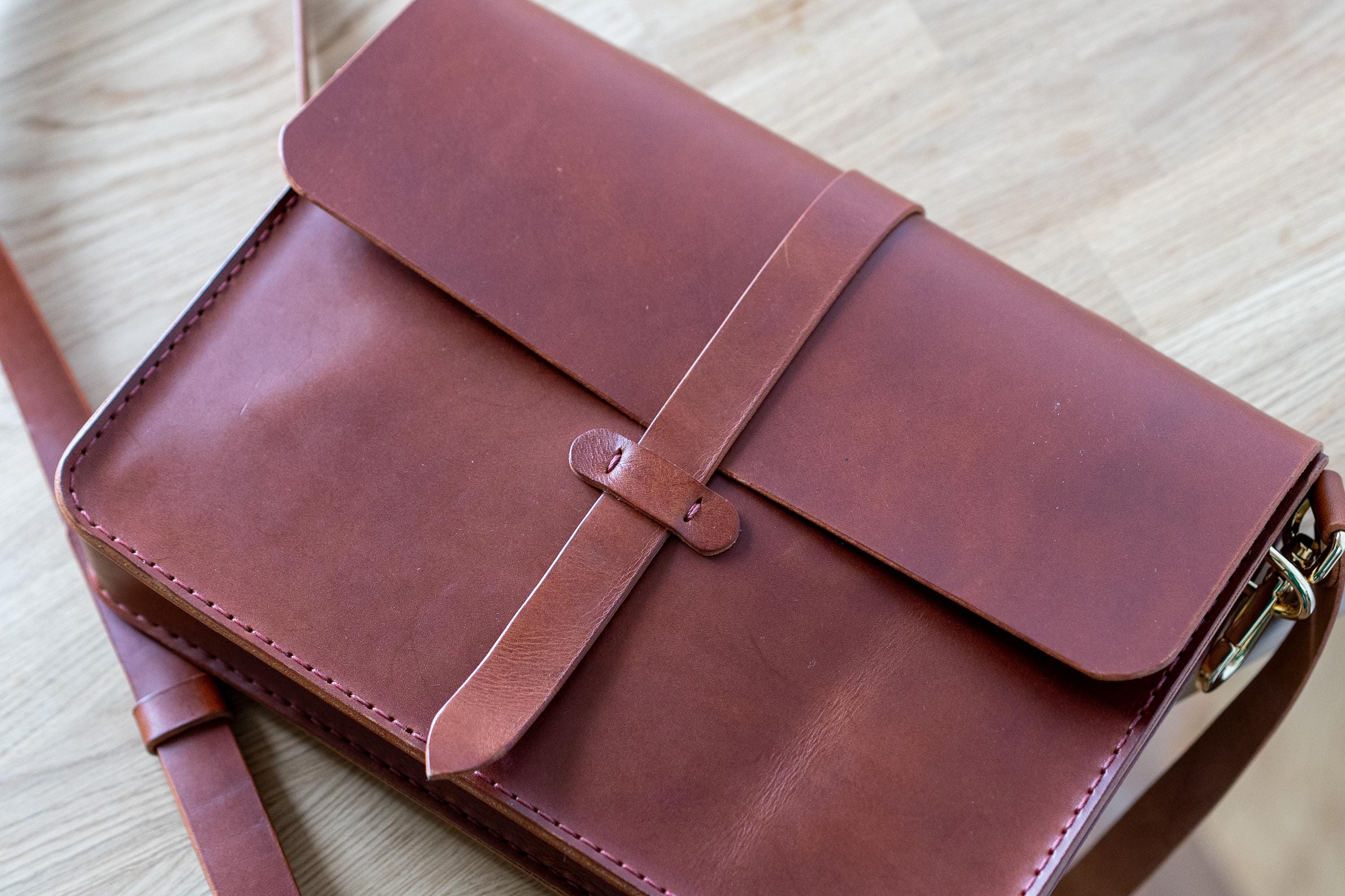 Handgenähte Leder-Laptoptasche aus italienischem Veg-Tan-Leder | Individuell anpassbar | Braun