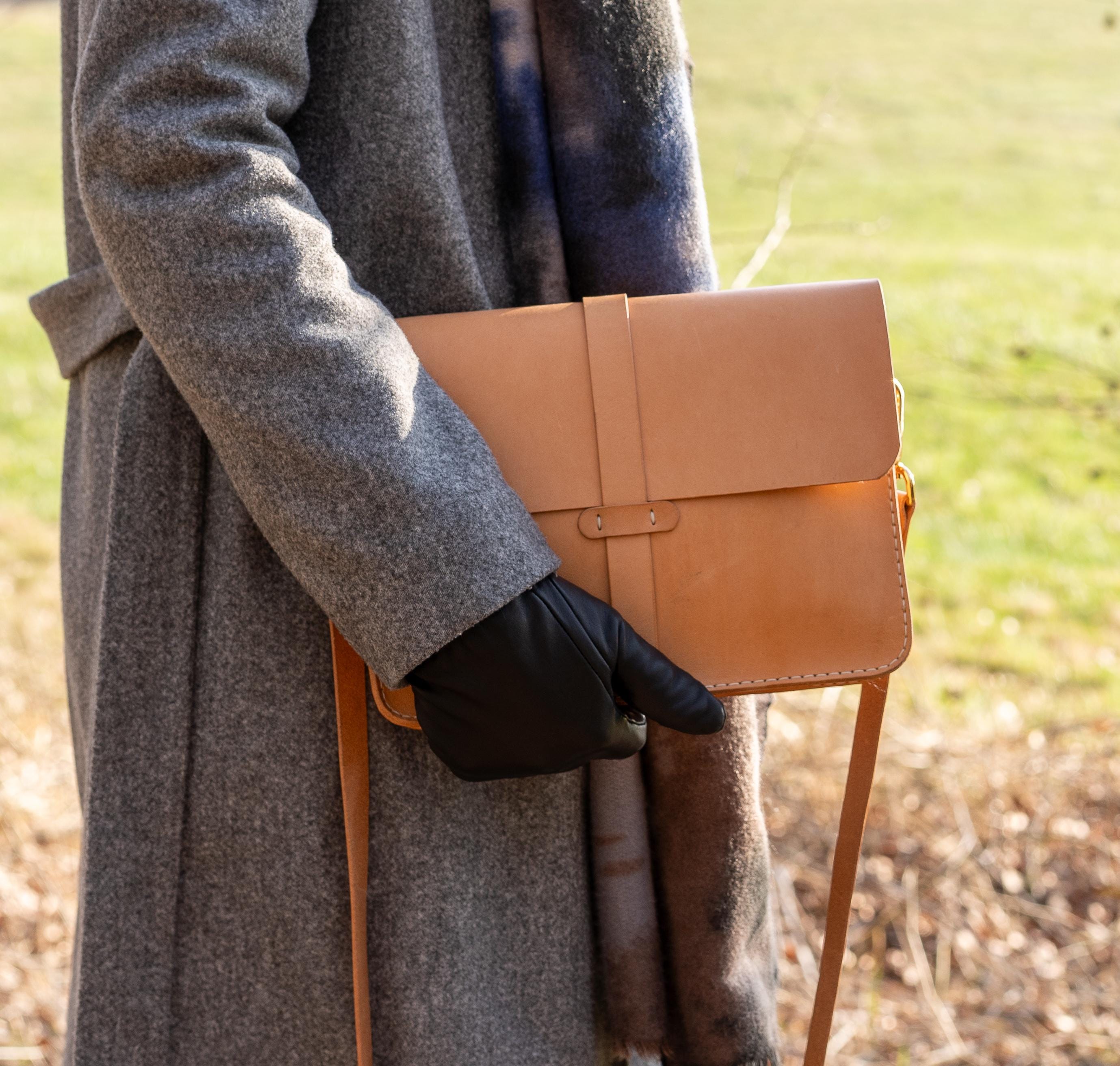Handgenähte Leder-Laptoptasche aus italienischem Veg-Tan-Leder | Individuell anpassbar