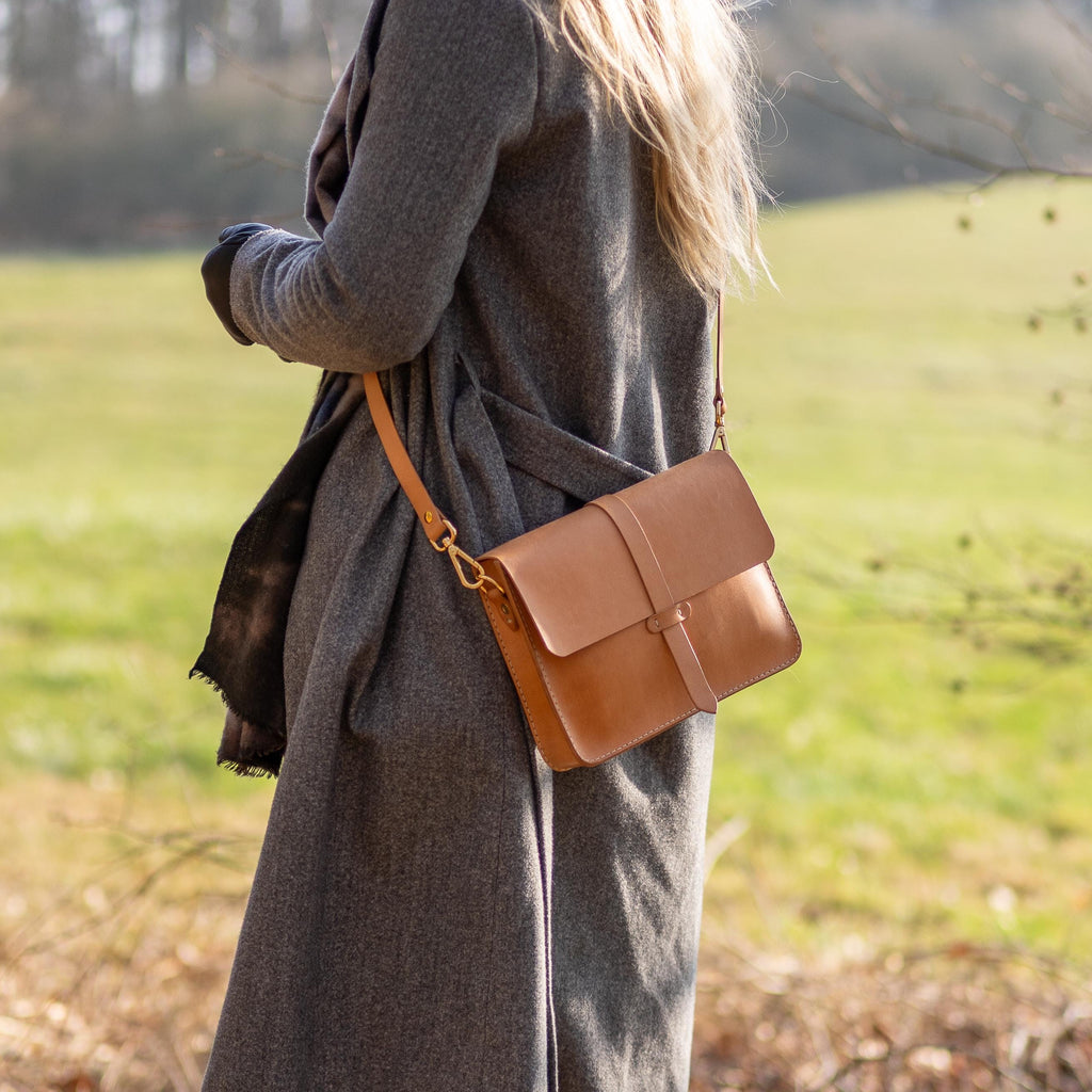 Handgenähte Leder-Laptoptasche aus italienischem Veg-Tan-Leder | Individuell anpassbar