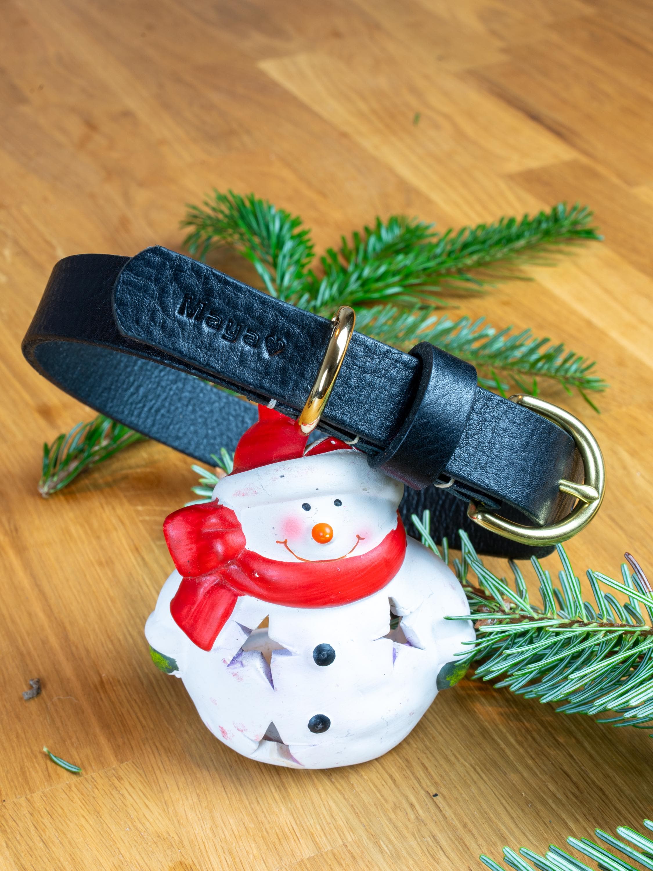 Handgefertigtes Leder Hundehalsband | Pflanzlich Gegerbtes Premium Leder | Namensgravur | 2,6 cm | Geschenk für Hunde | Schwarz
