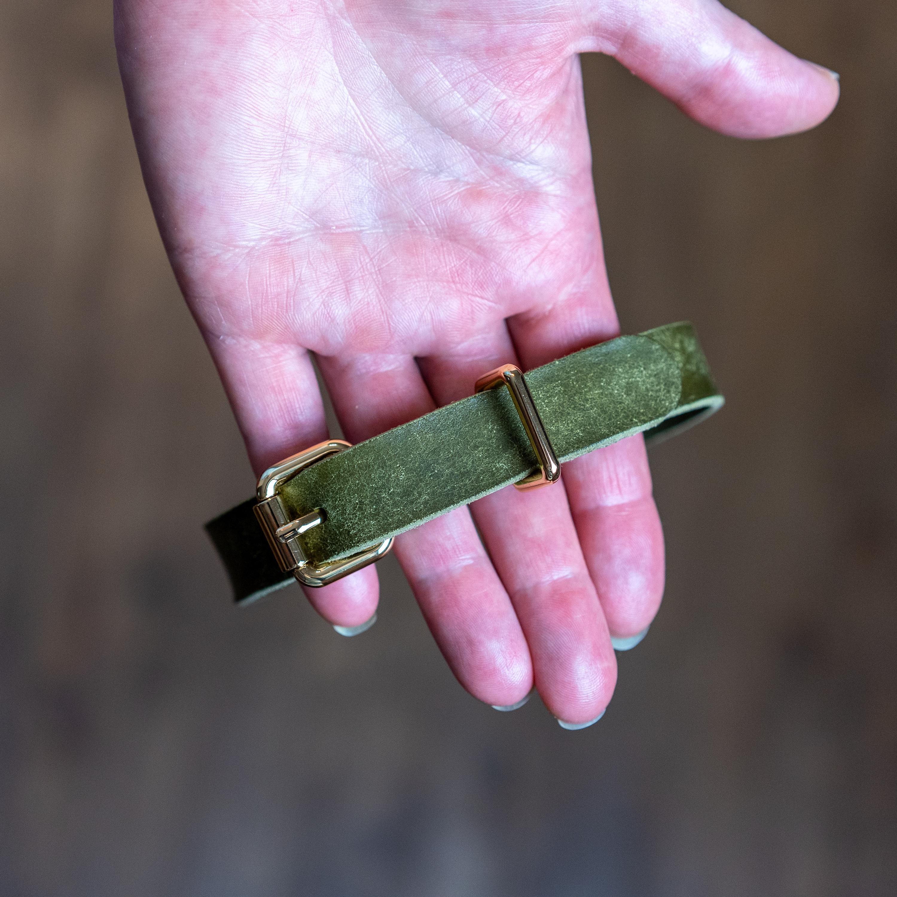 Handgefertigtes Leder Hundehalsband | Pflanzlich Gegerbtes Premium Leder | Namensgravur | 1,6, 2,5 cm Halsband | Geschenk für Hunde