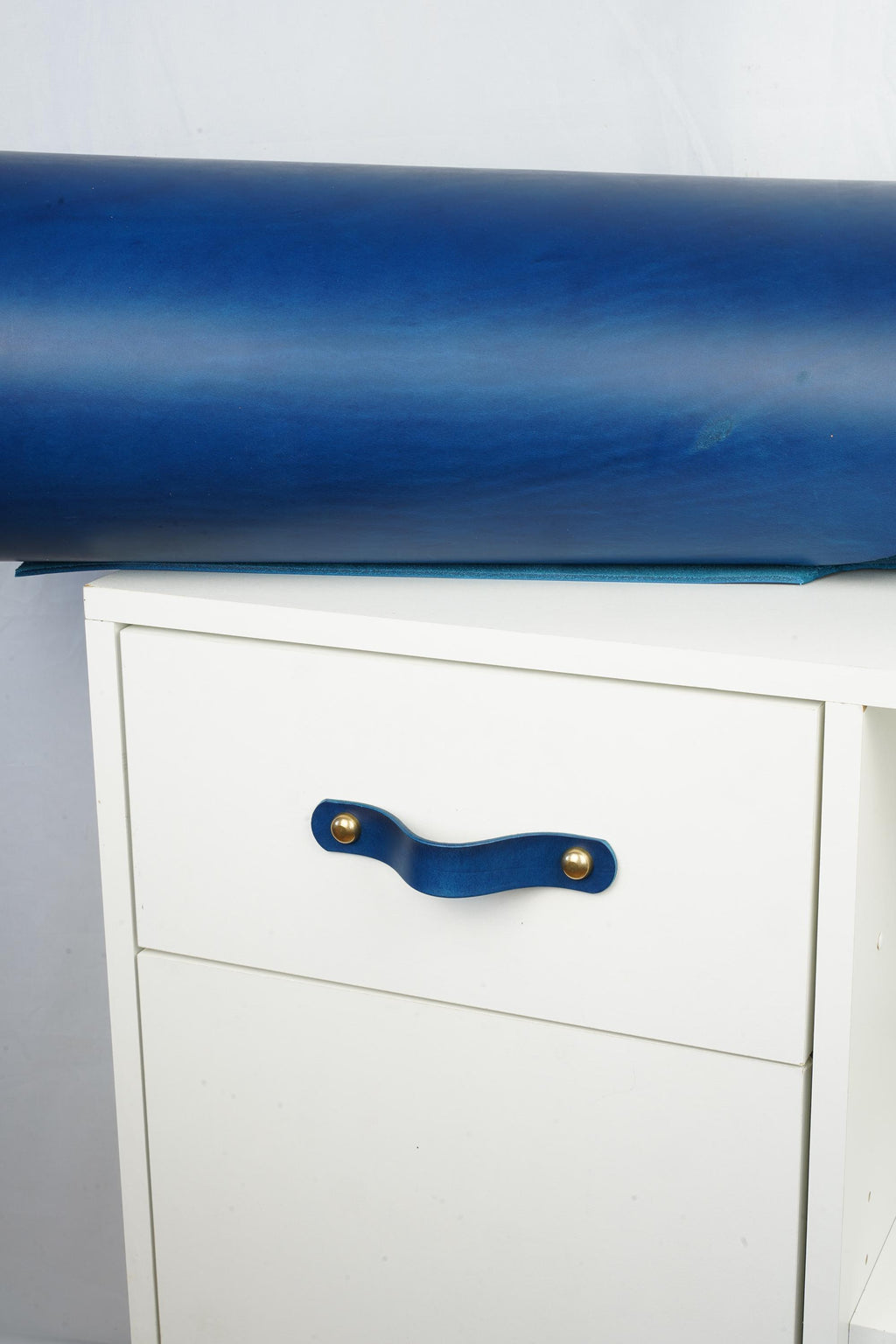 Handmade Leather Handles | Drawer Pulls & Cabinet Knobs | For IKEA Pax Kallax Hemnes | Vegetable Tanned Leather | Made in Germany