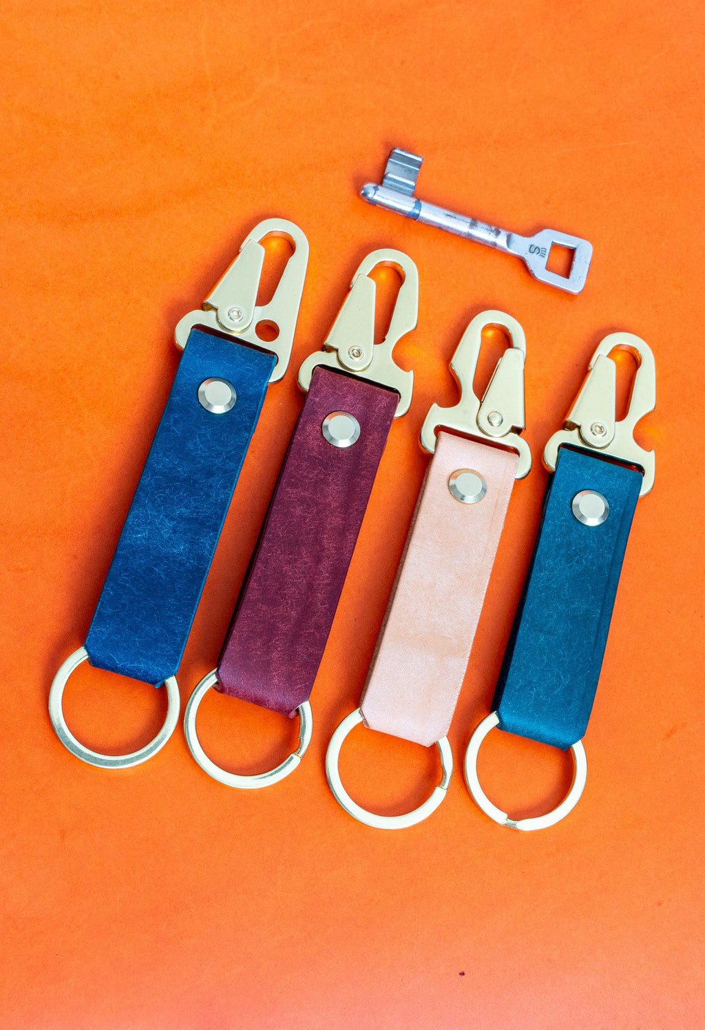 Schlüsselband aus Pueblo-Leder • individuell graviert (bis 15 Buchstaben) • Handarbeit in Deutschland • Schlüsselanhänger